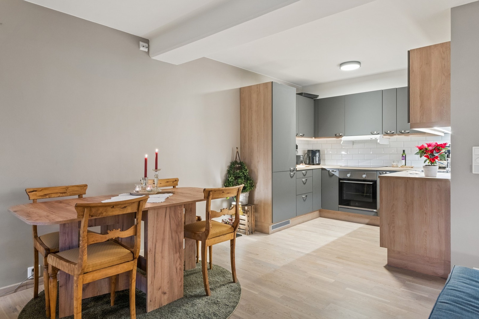 Like ved kjøkken har man plass til spisegruppe. Galleribilde