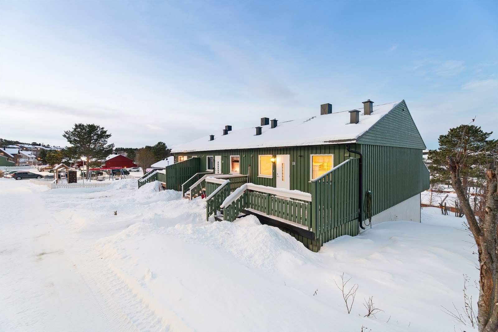 Boligen ligger fint til i et familievennlig og sentralt boligområde i Kaiskuru i Alta. Galleribilde