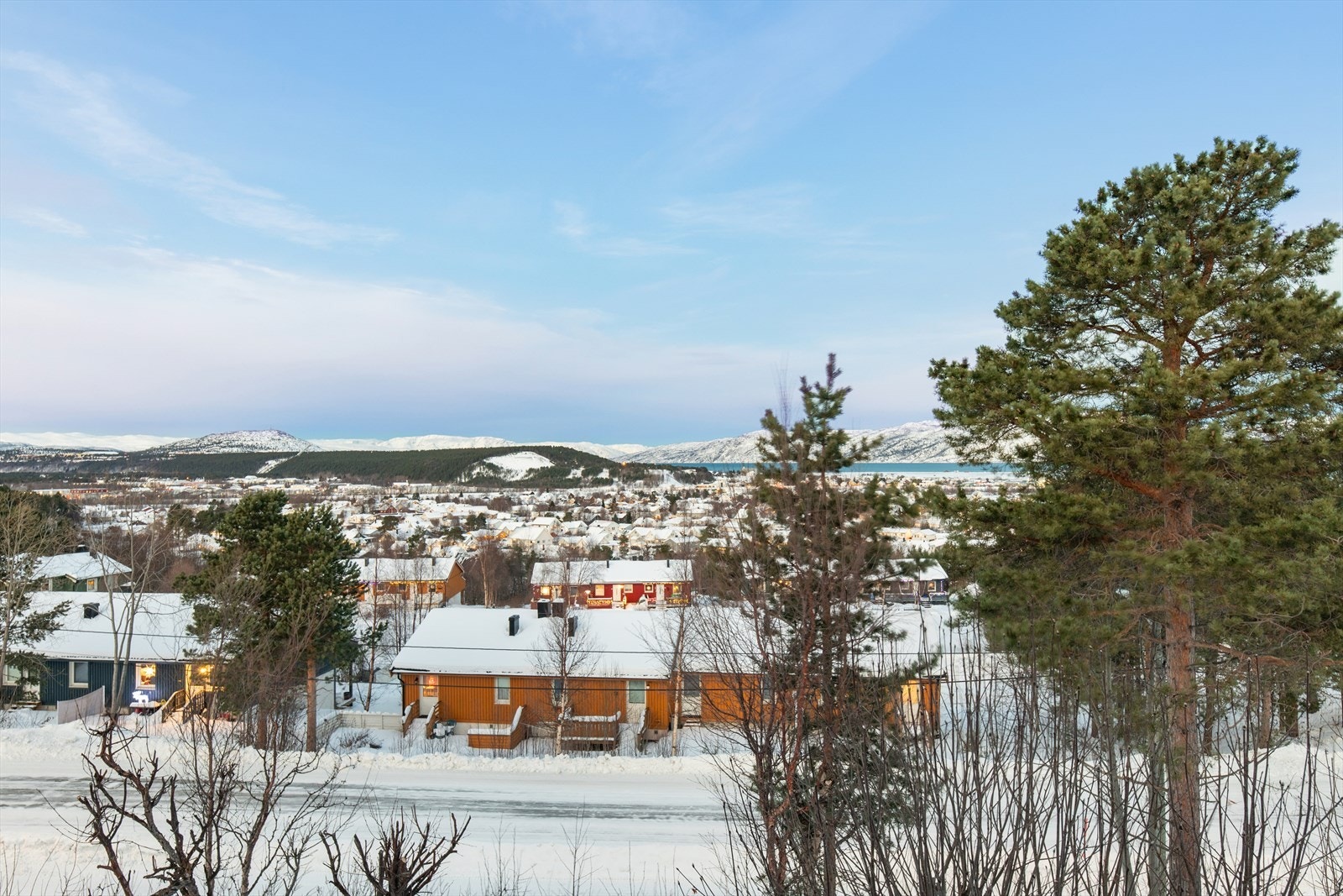 Området er et perfekt område for familier som ønsker å bo like ved skole, barnehage og rekreasjonsområder. Galleribilde