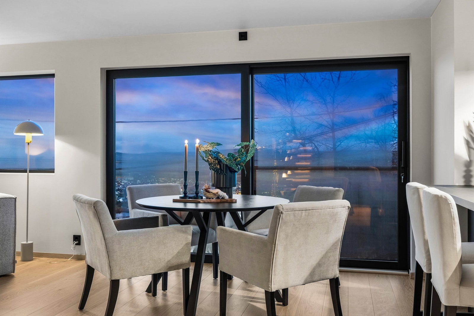 Nyt sene middager med en praktfull utsikt utover Lillestrøm Galleribilde