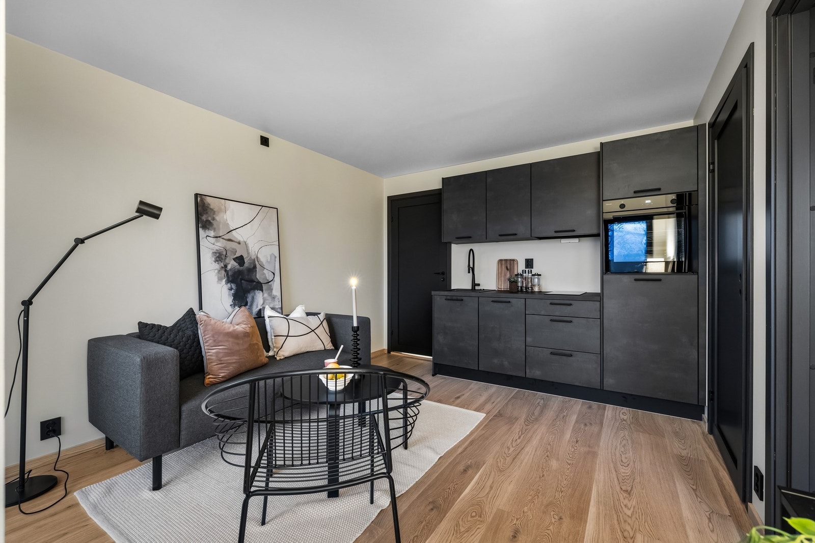 Det er etablert ett kjøkken i underetasjen slik at det kan være mulig å gjøre om til hybel Galleribilde