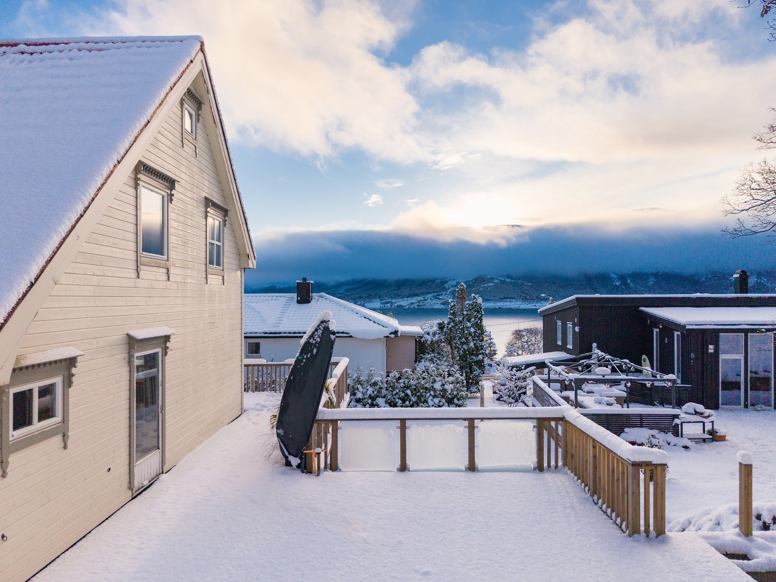 Stor terrasse med masse plass. Galleribilde