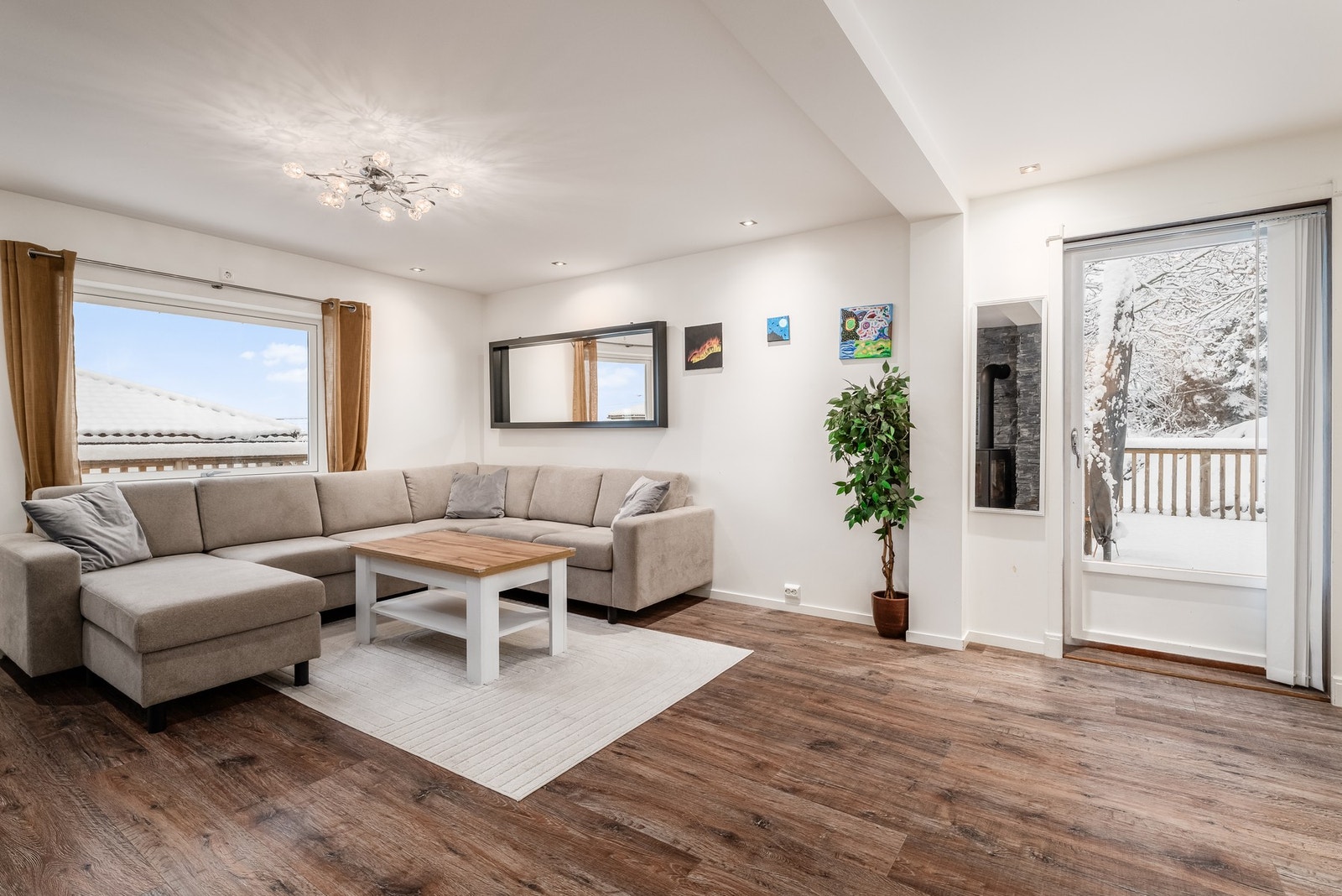 Fra stuen er det utgang til terrasse Galleribilde