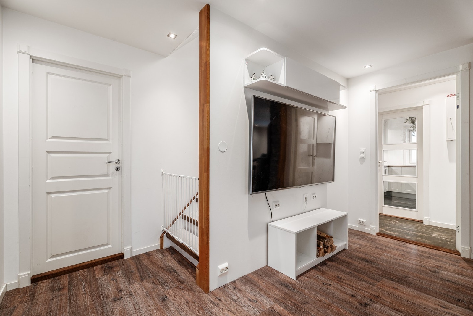 Trapp opp til 2. etasjen Galleribilde