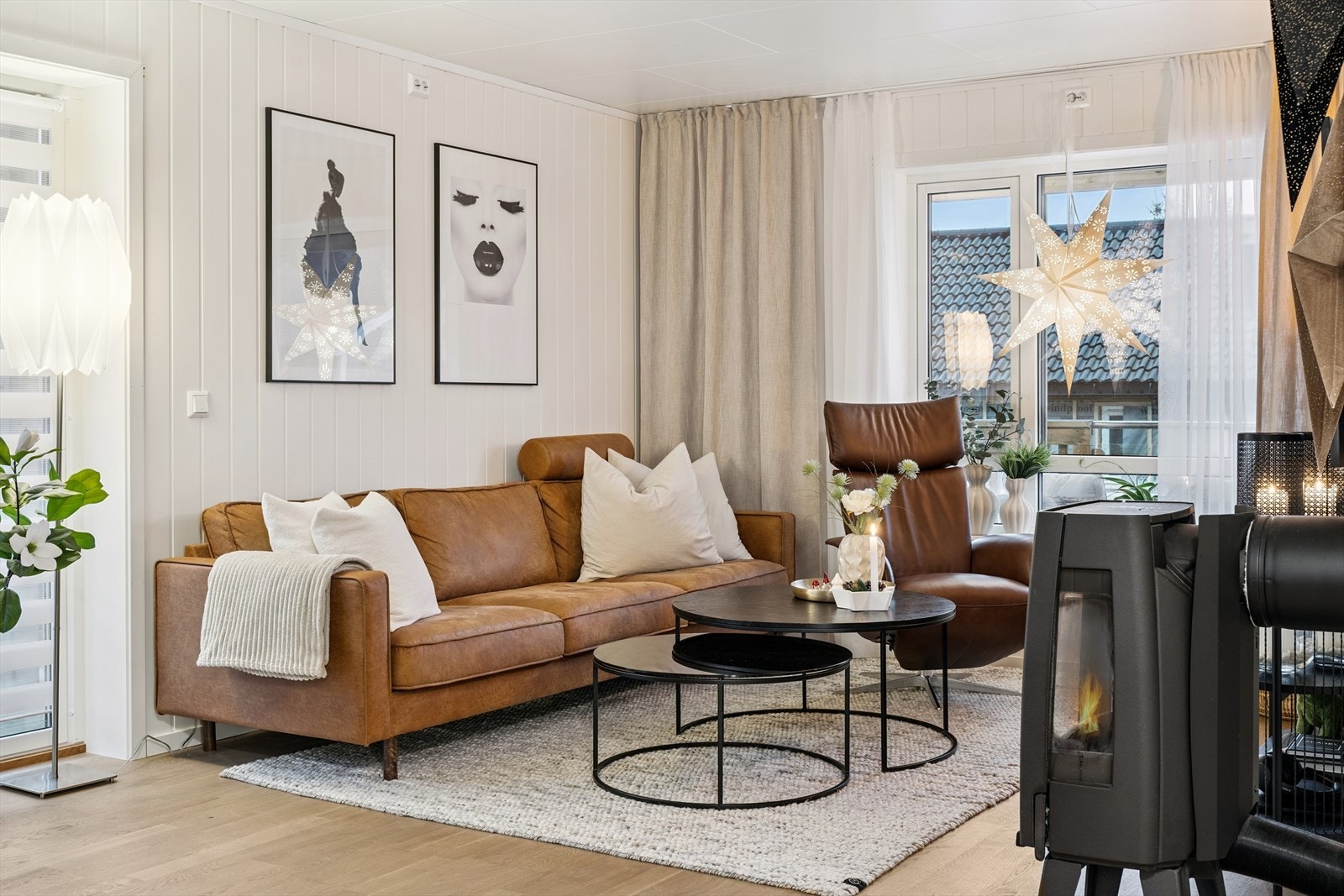 Åpen stue med god plass til møbler og flere soner. Galleribilde