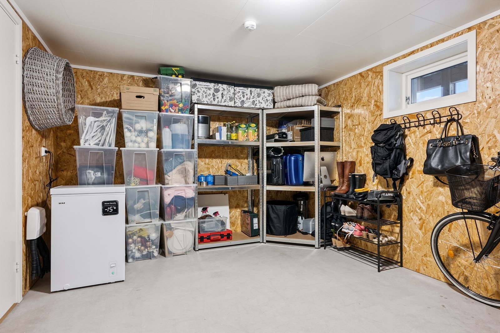 Stor bod i u. etg. ved siden av vaskerom på ca. 15 kvm Galleribilde