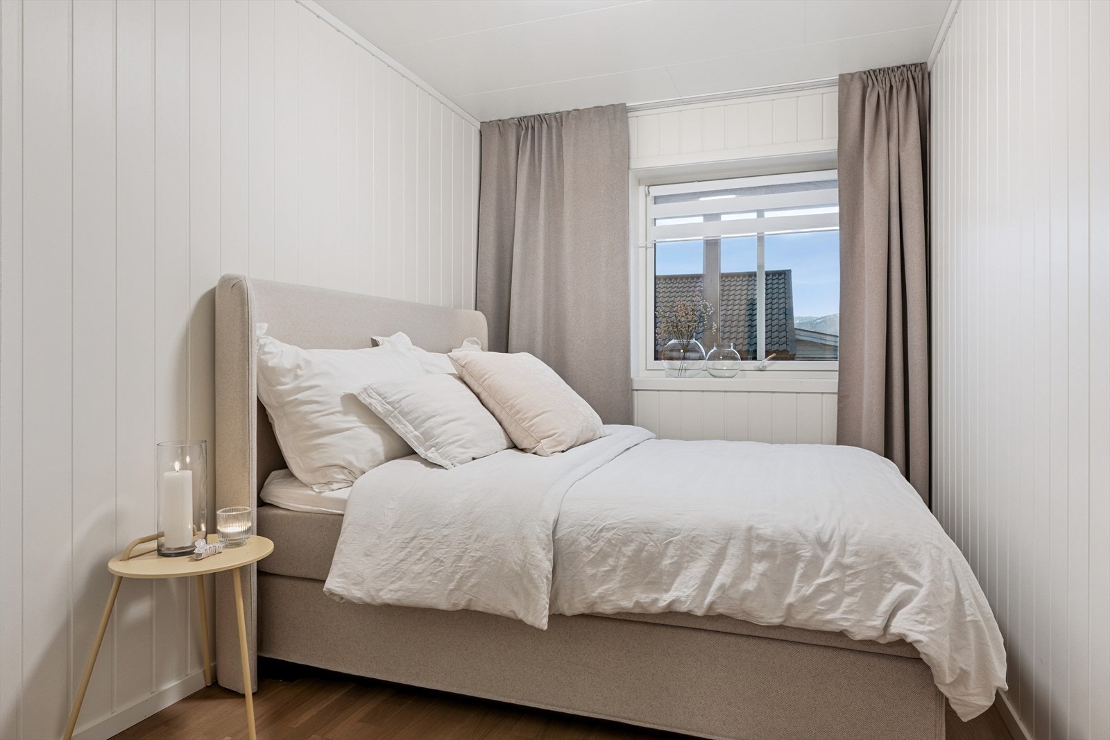 Soverom 2 av 2 på ca. 8 kvm Galleribilde