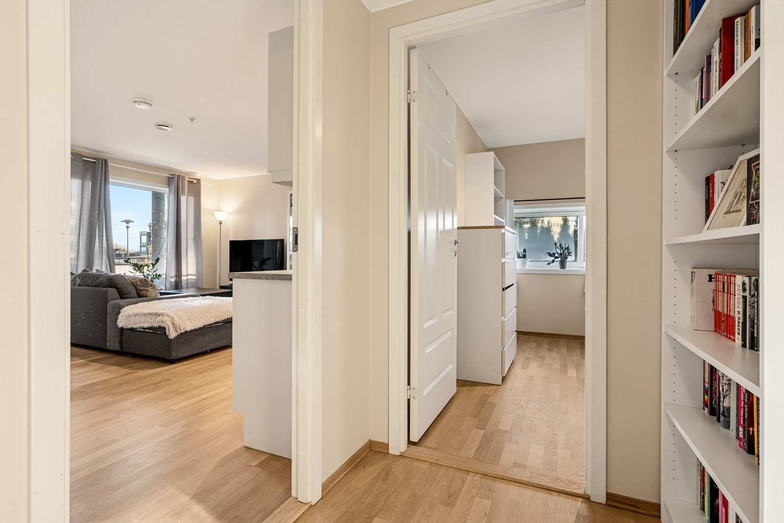 Moderne leilighet malt i tidløse farger! Galleribilde