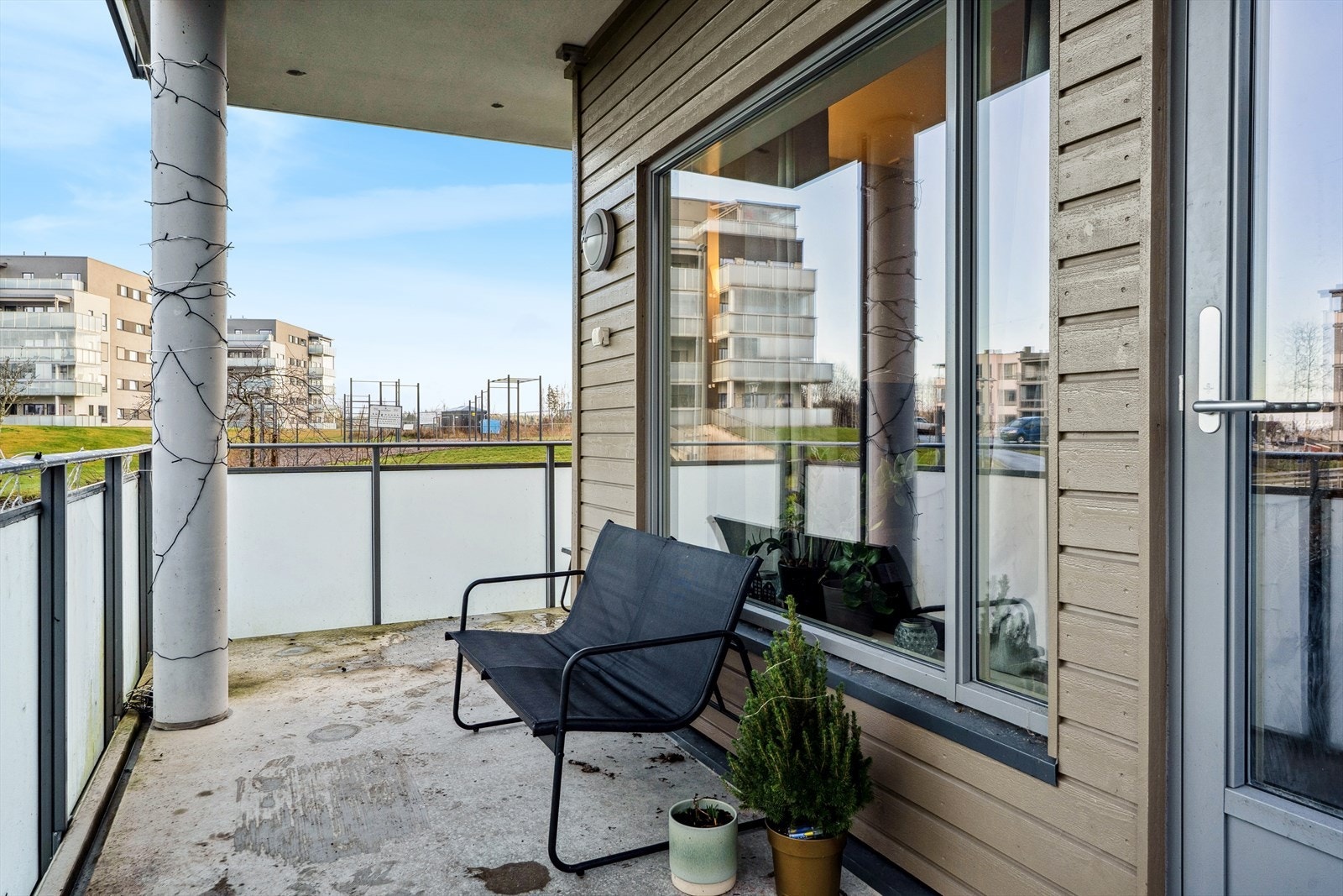 Romslig balkong med utgang fra stue Galleribilde