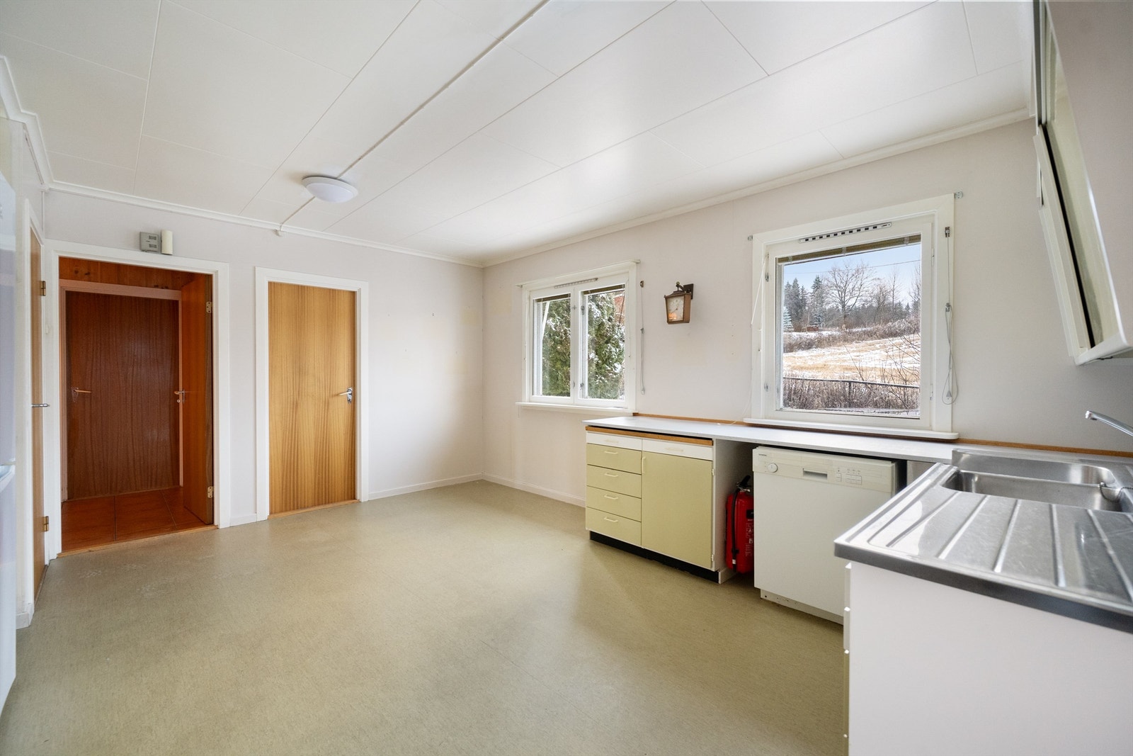 Godt med benke- og skapplass i den eksisterende kjøkkeninnredningen. Galleribilde