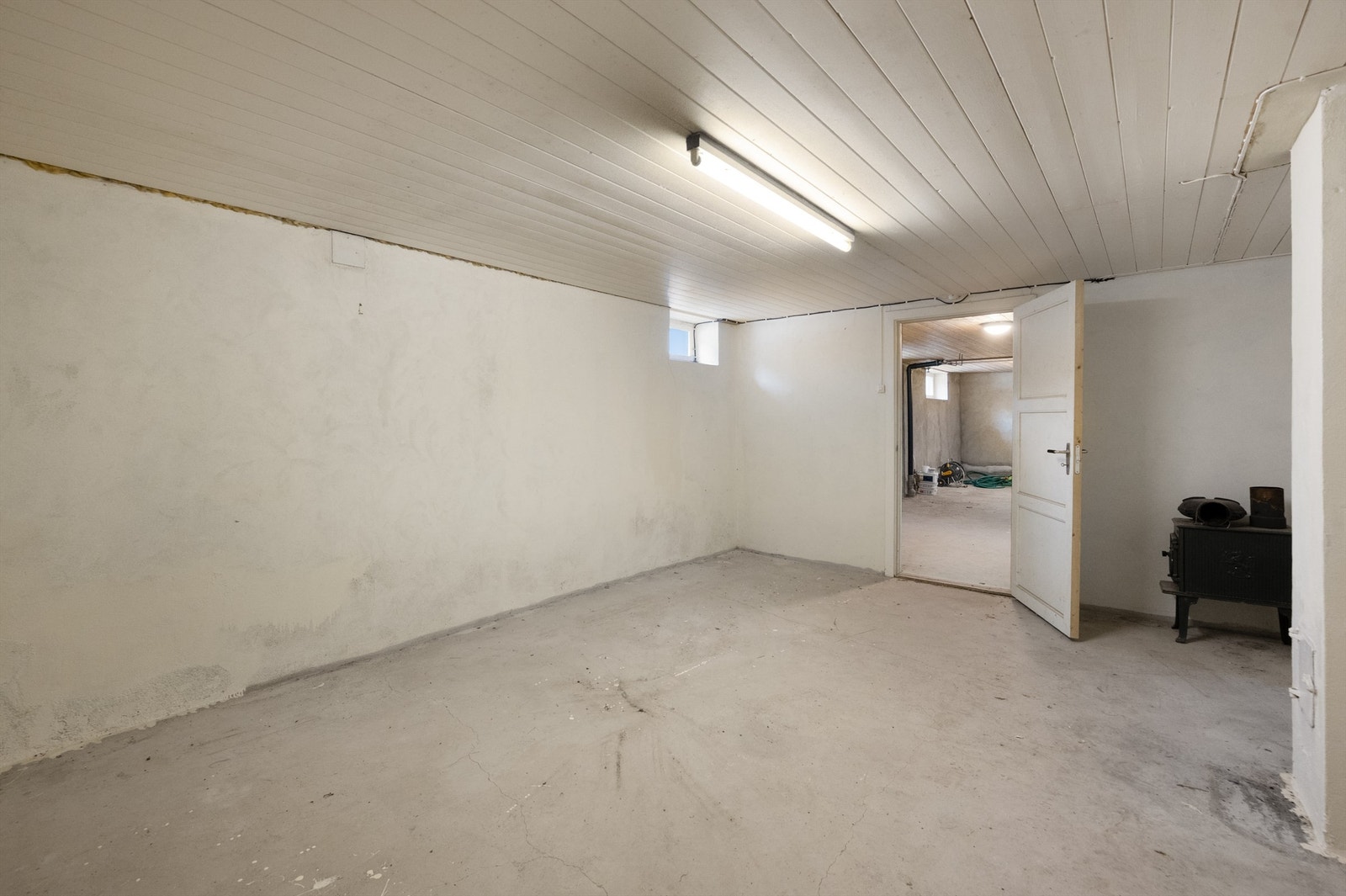 Flere disponible rom i kjelleren gir mulighet for verksted eller hobbyrom. Galleribilde