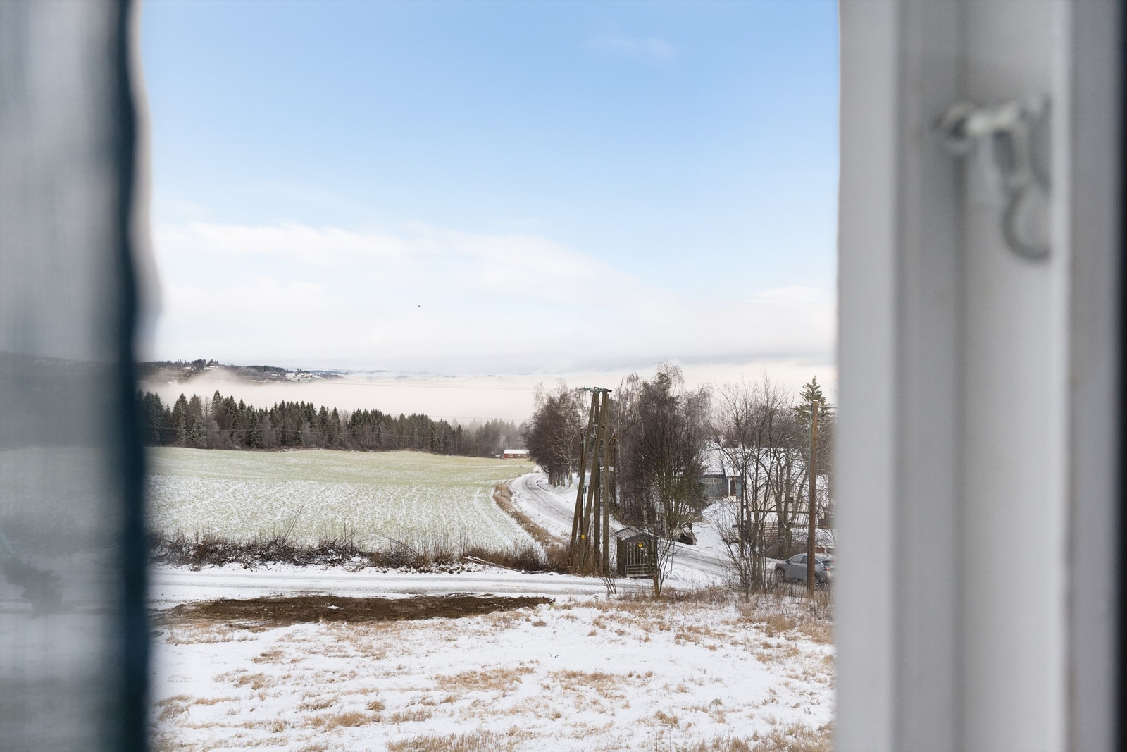 Utsikt fra 2. etasje mot det åpne og landlige nærområdet. Galleribilde