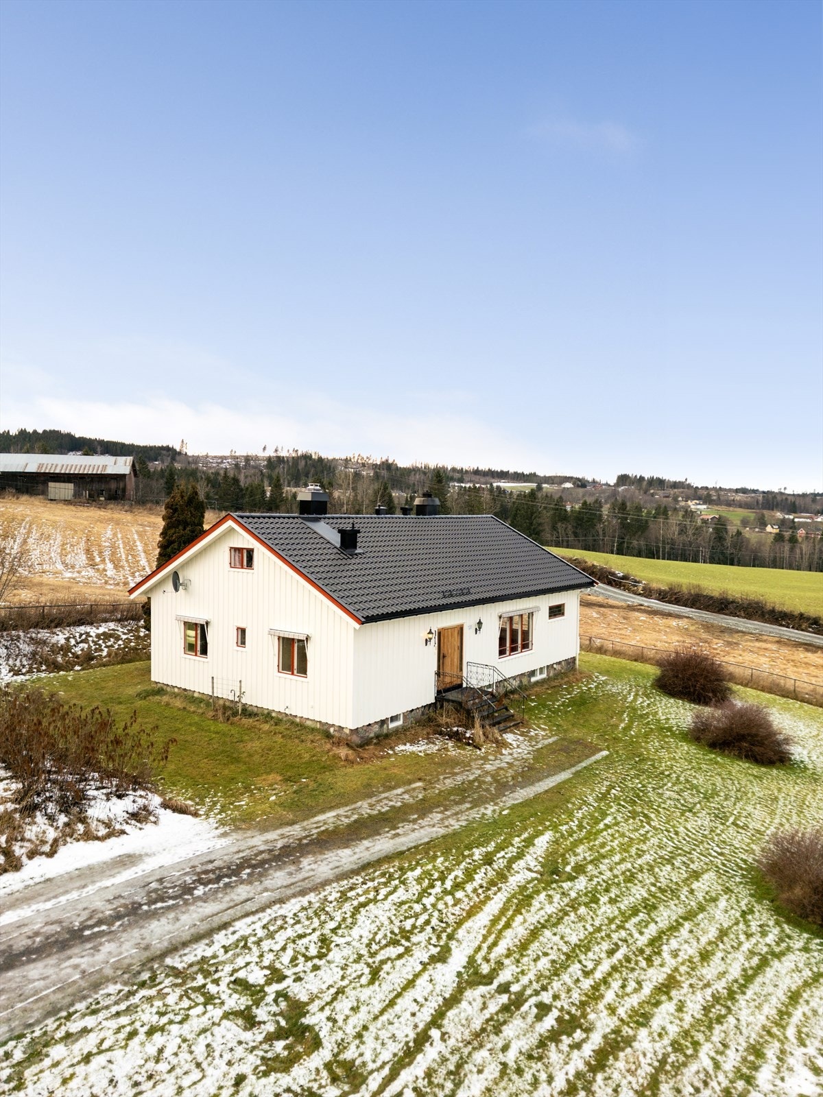 En landlig og tilbaketrukket beliggenhet med god plass til å sette sitt eget preg. Galleribilde