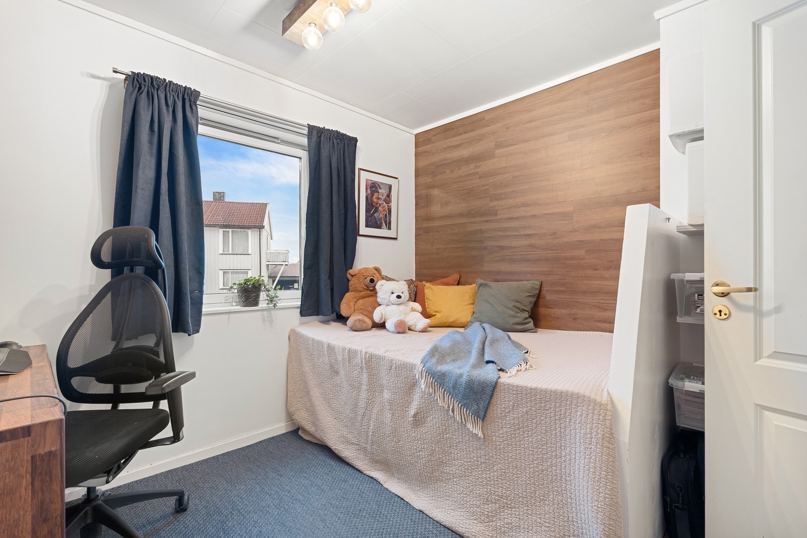 Rommet gir mange muligheter - perfekt som barnerom, gjesterom eller arbeidsplass. Galleribilde