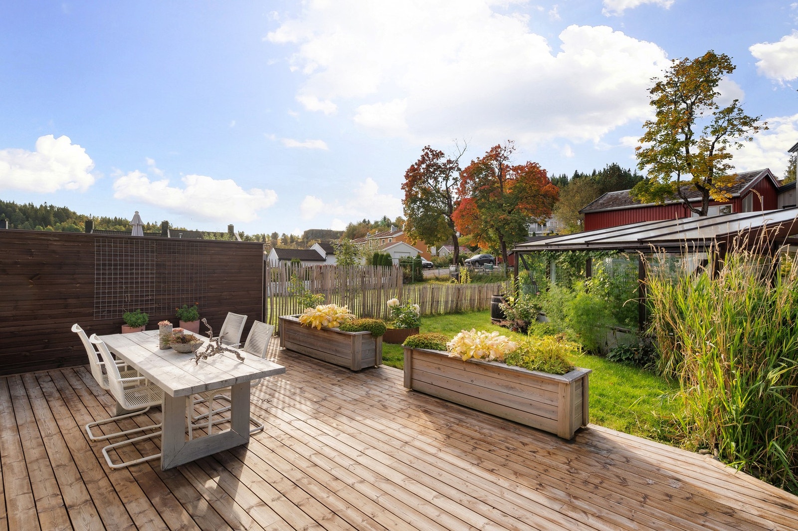 Flott uteområde med gode solforhold fra tidlig til sent. Galleribilde