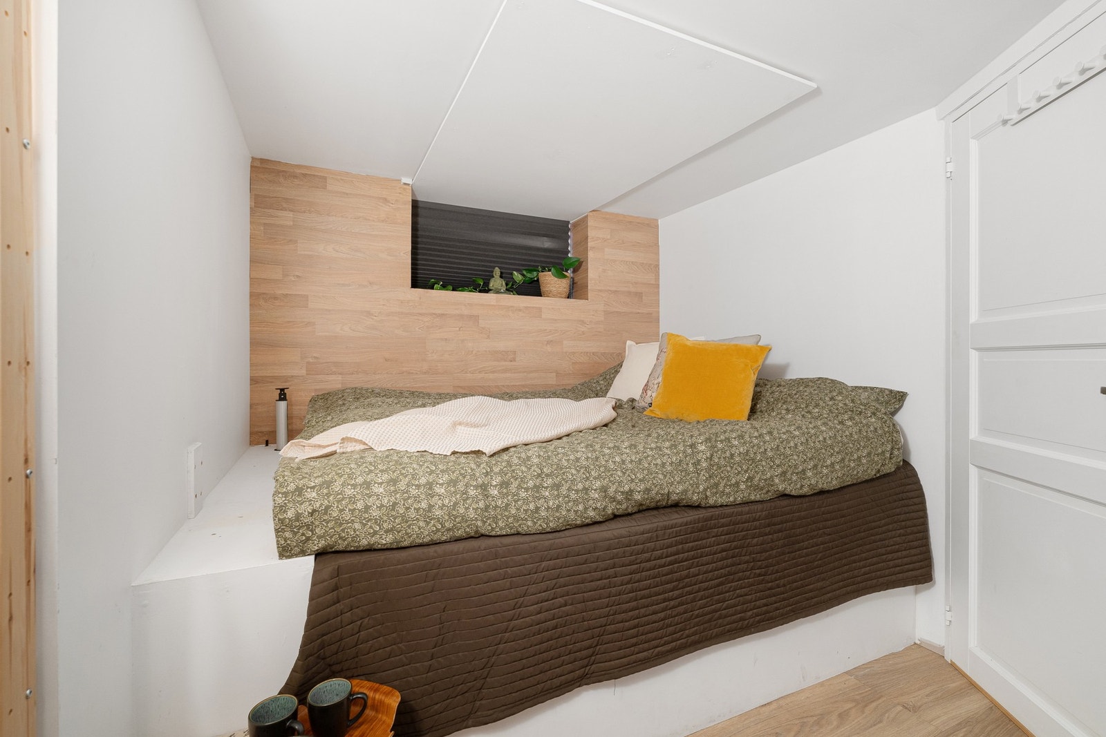 Kjellerrom på 7,2 m², i dag innredet som soverom. Rommet er ikke bruksendret og oppfyller ikke krav til rømningsvei. Galleribilde