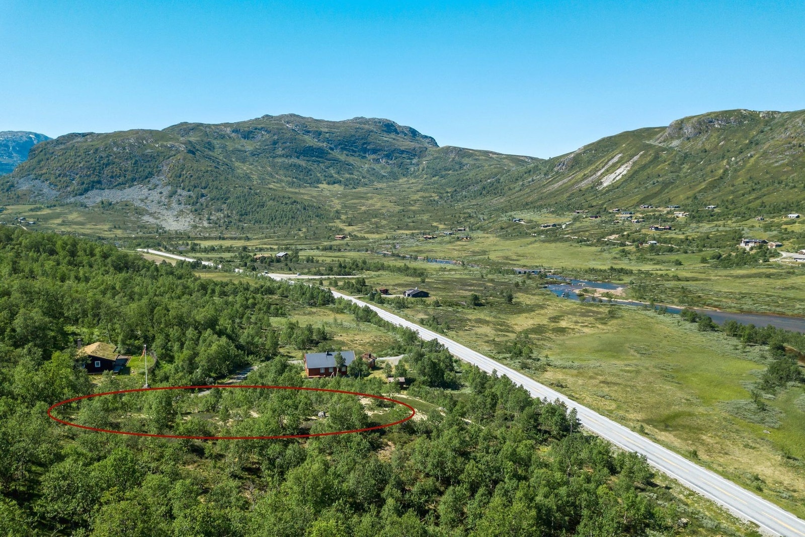 Tomten er beliggende i et "postkort" lignende område. Galleribilde