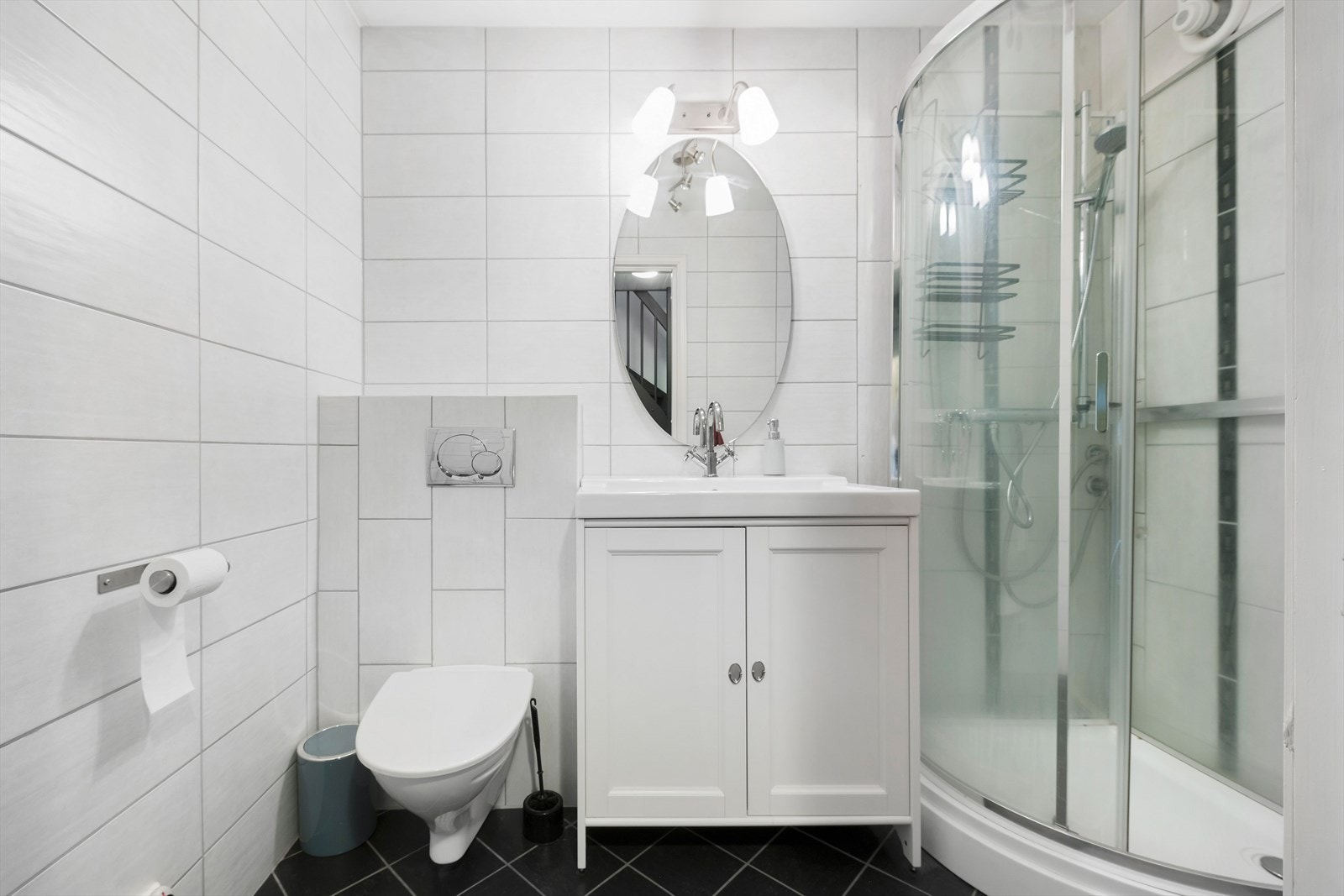 Bad sokkeletasje Galleribilde