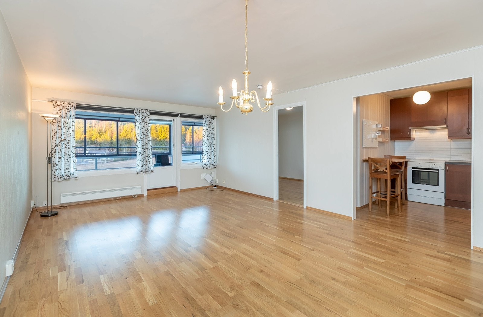 Stue med åpening mot kjøkken Galleribilde