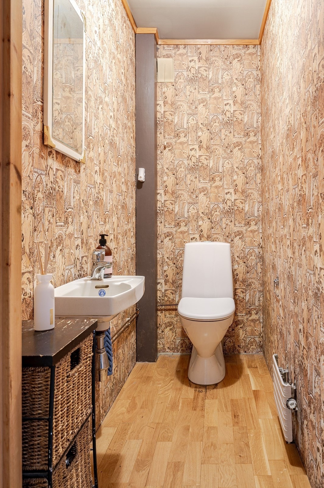 Toalettrom med servant. Galleribilde