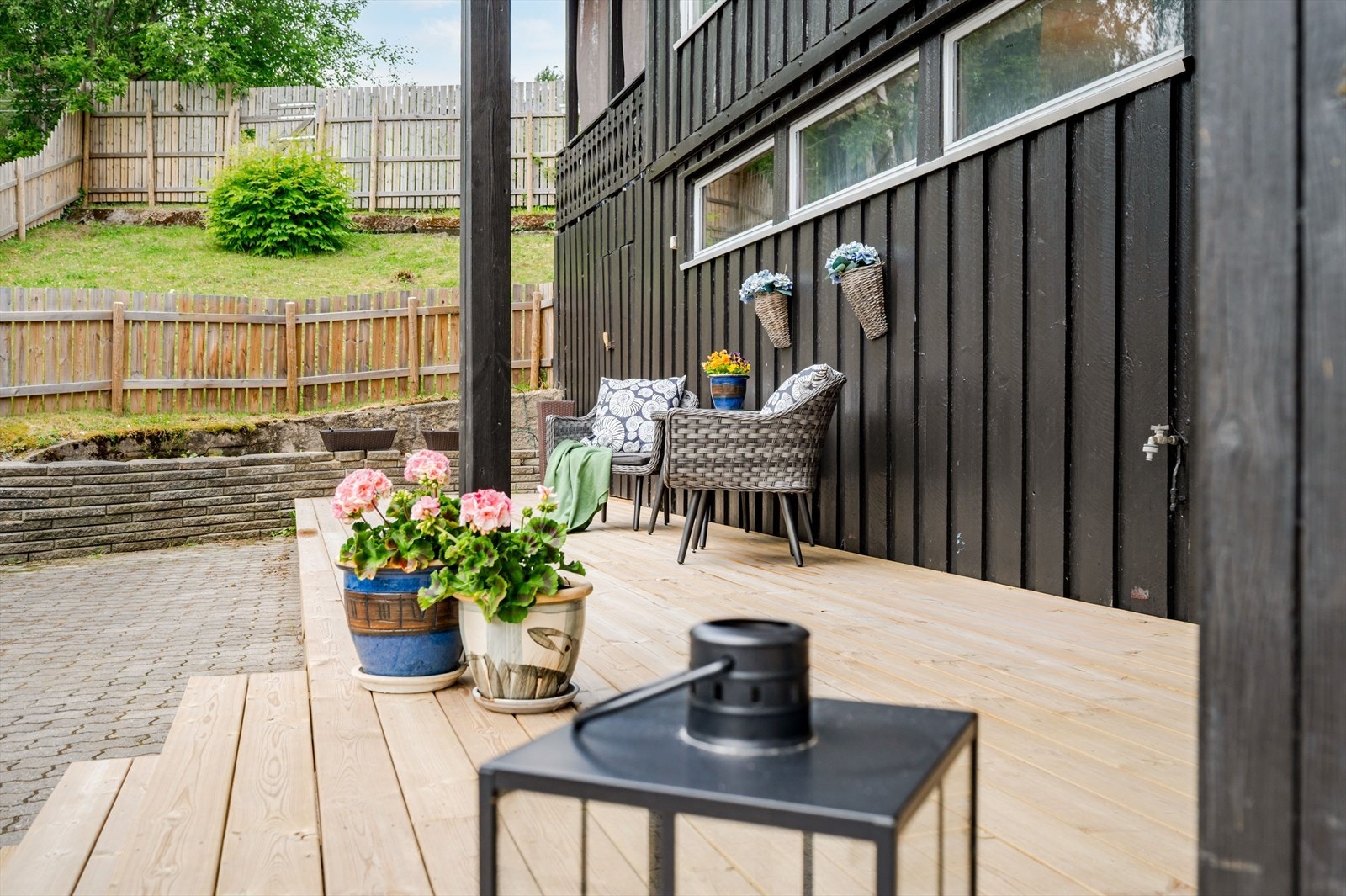 Ved inngangspartiet. Galleribilde