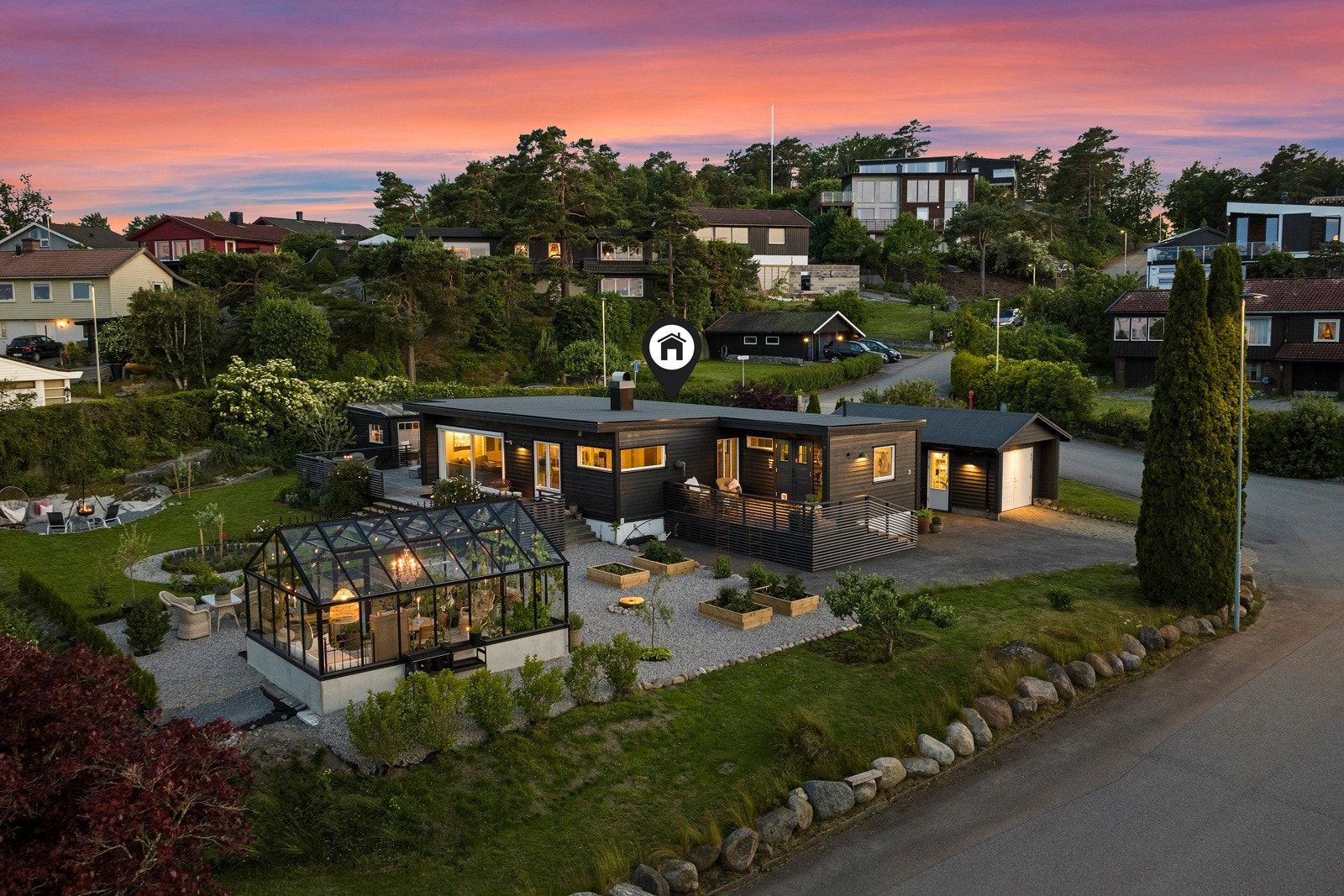 Drømmer du om et hjem med solrike uteplasser, nærhet til sjøen og gangavstand til Staverns sjarmerende sentrum? Galleribilde