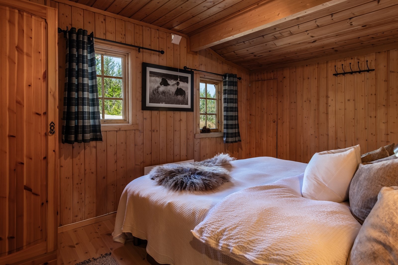 Soverom 1 med dobbeltseng. Galleribilde