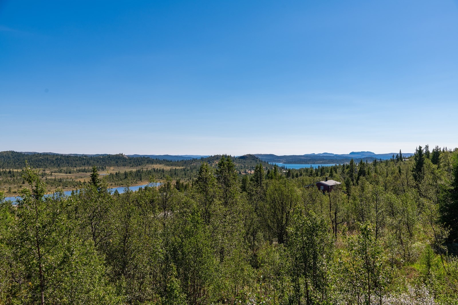 Eiendommen ligger ca. 20 km fra Ål og Geilo sentrum og ca. 10 km opp fra Rv7 i Kleivi. Galleribilde
