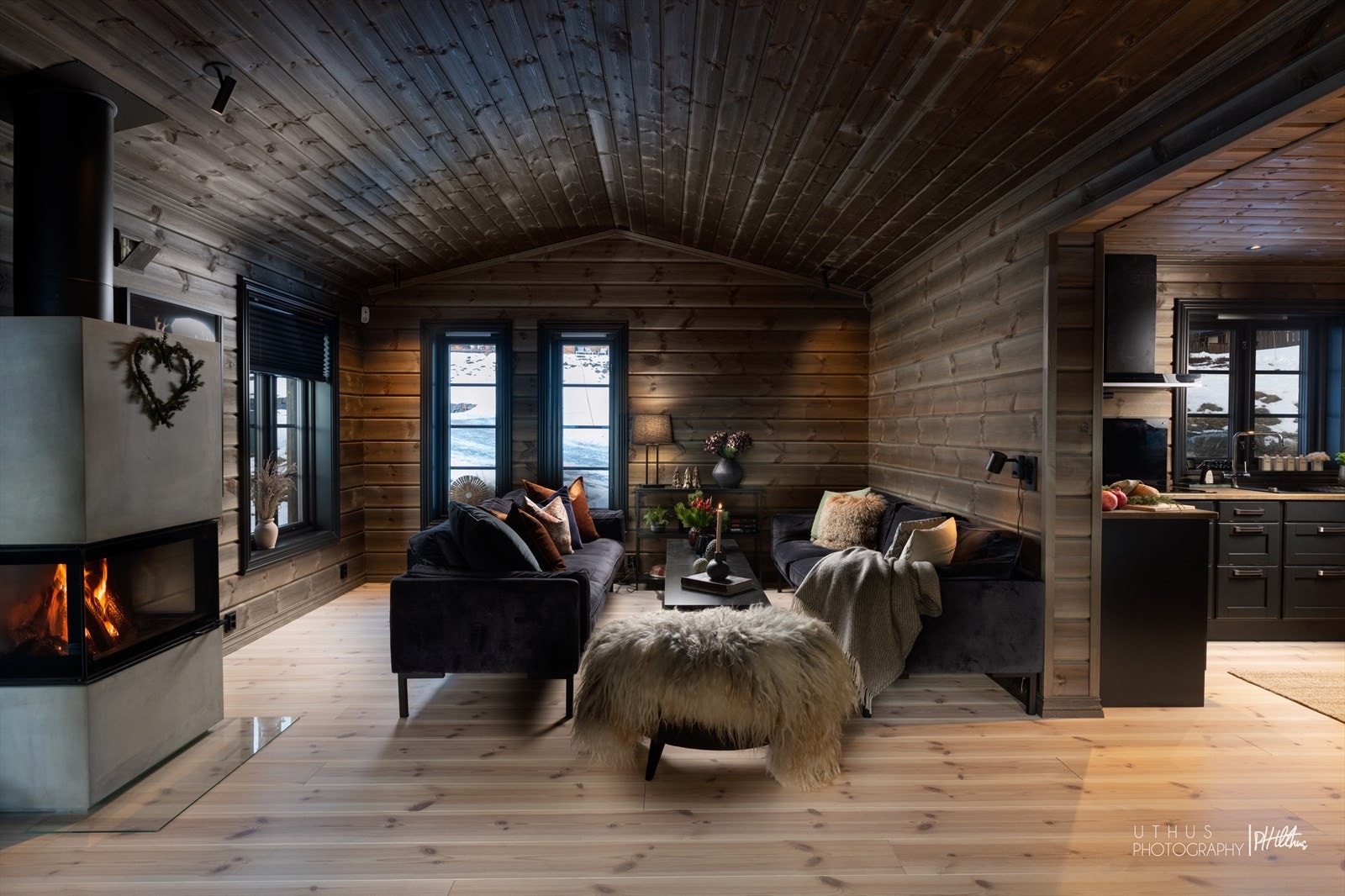 Herlig plass for sofagruppe og peiskos Galleribilde