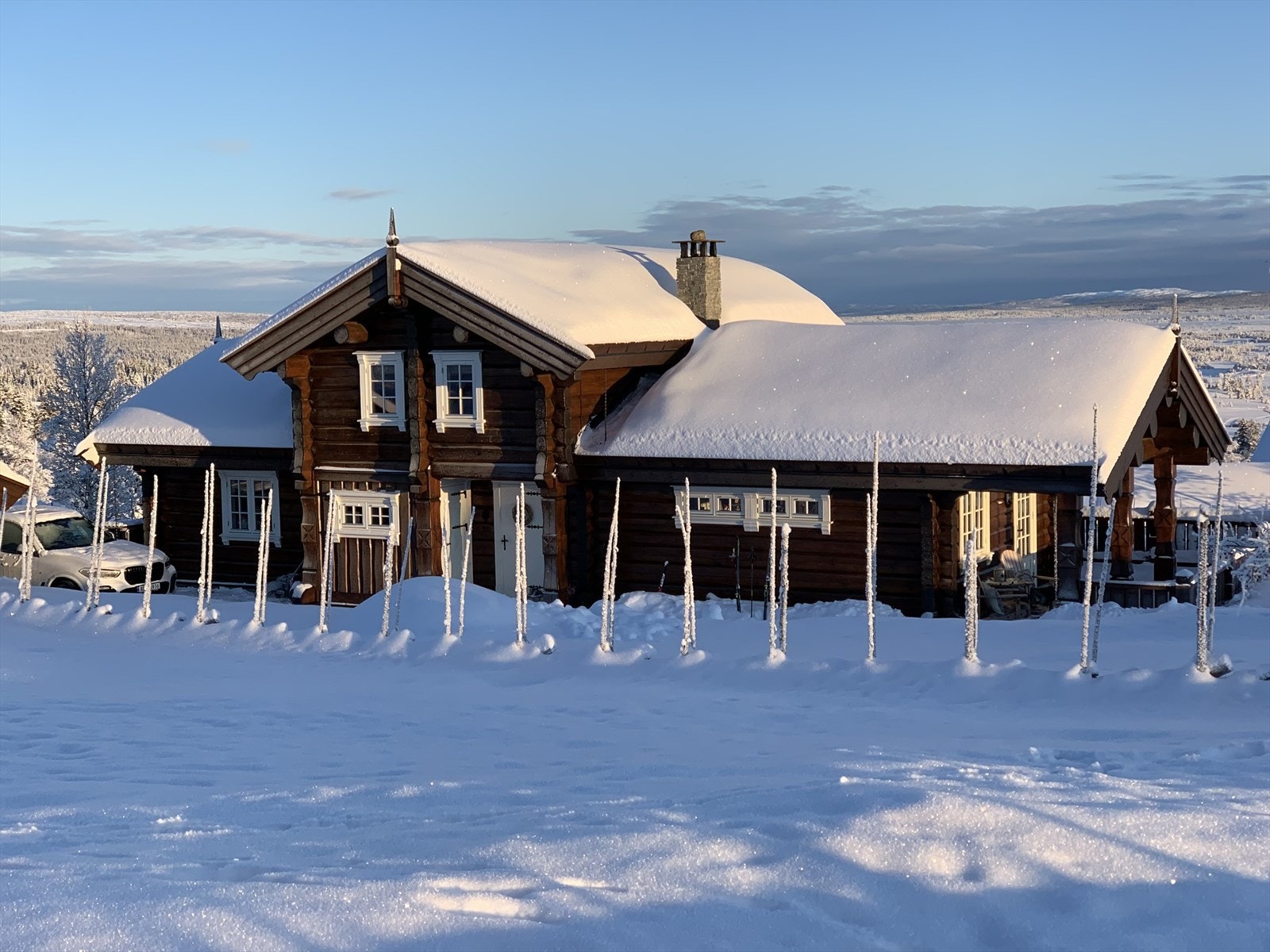 Vinterstid passerer langrennsløypene like ved eiendommen og det er to alpinanlegg innen kort rekkevidde. Galleribilde