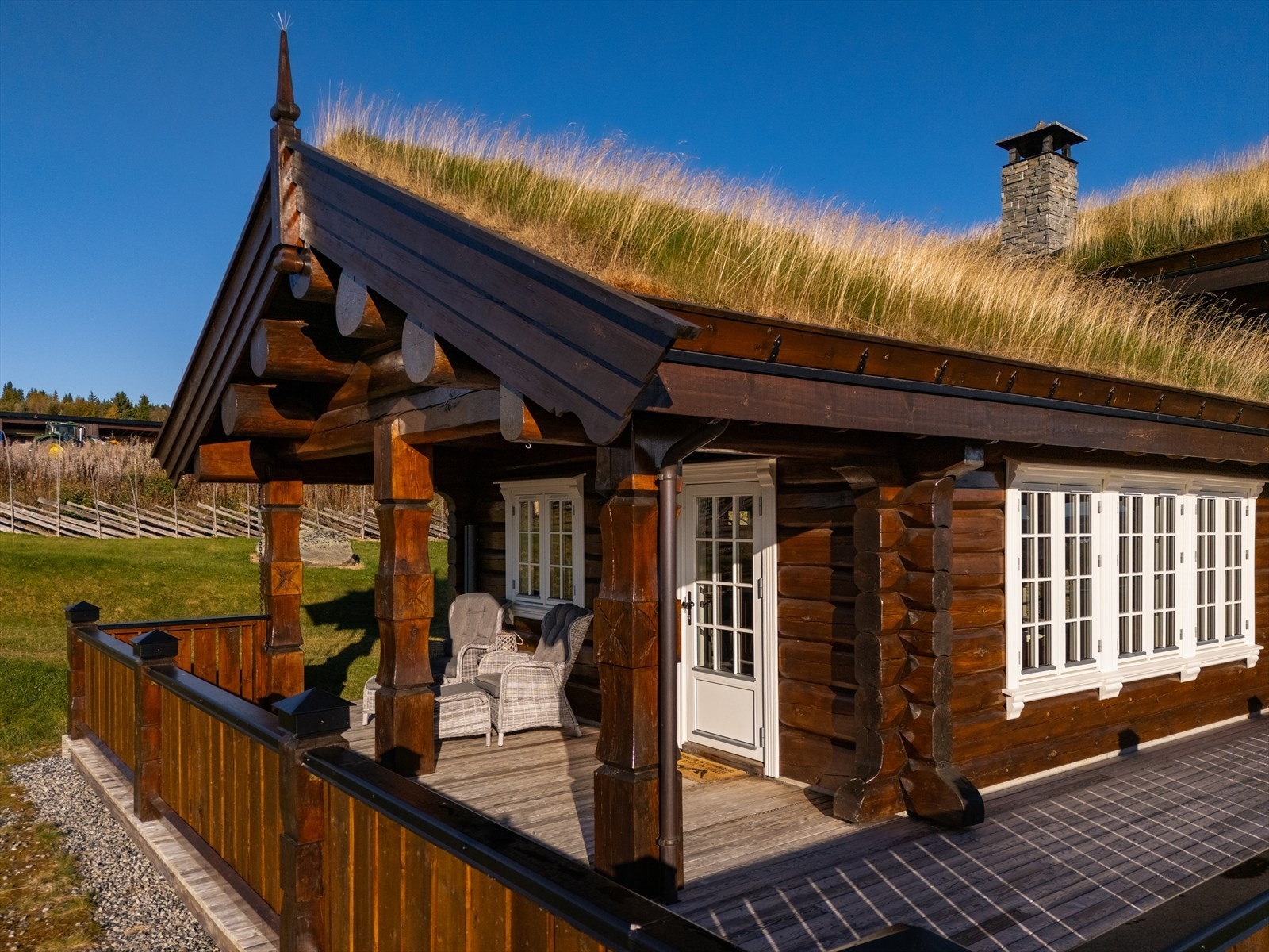 Stor og solrik terrasse. Galleribilde
