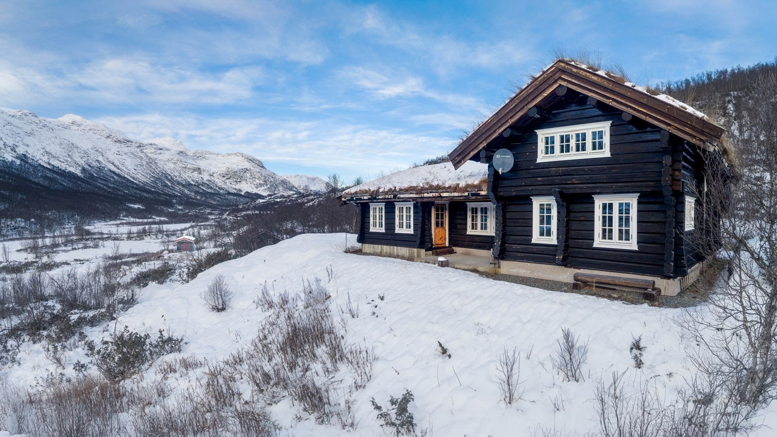 Terrassen og uteplassen - En naturlig forlengelse av hytta, hvor fjelluft og utsikt kan nytes i alle årstider. Galleribilde