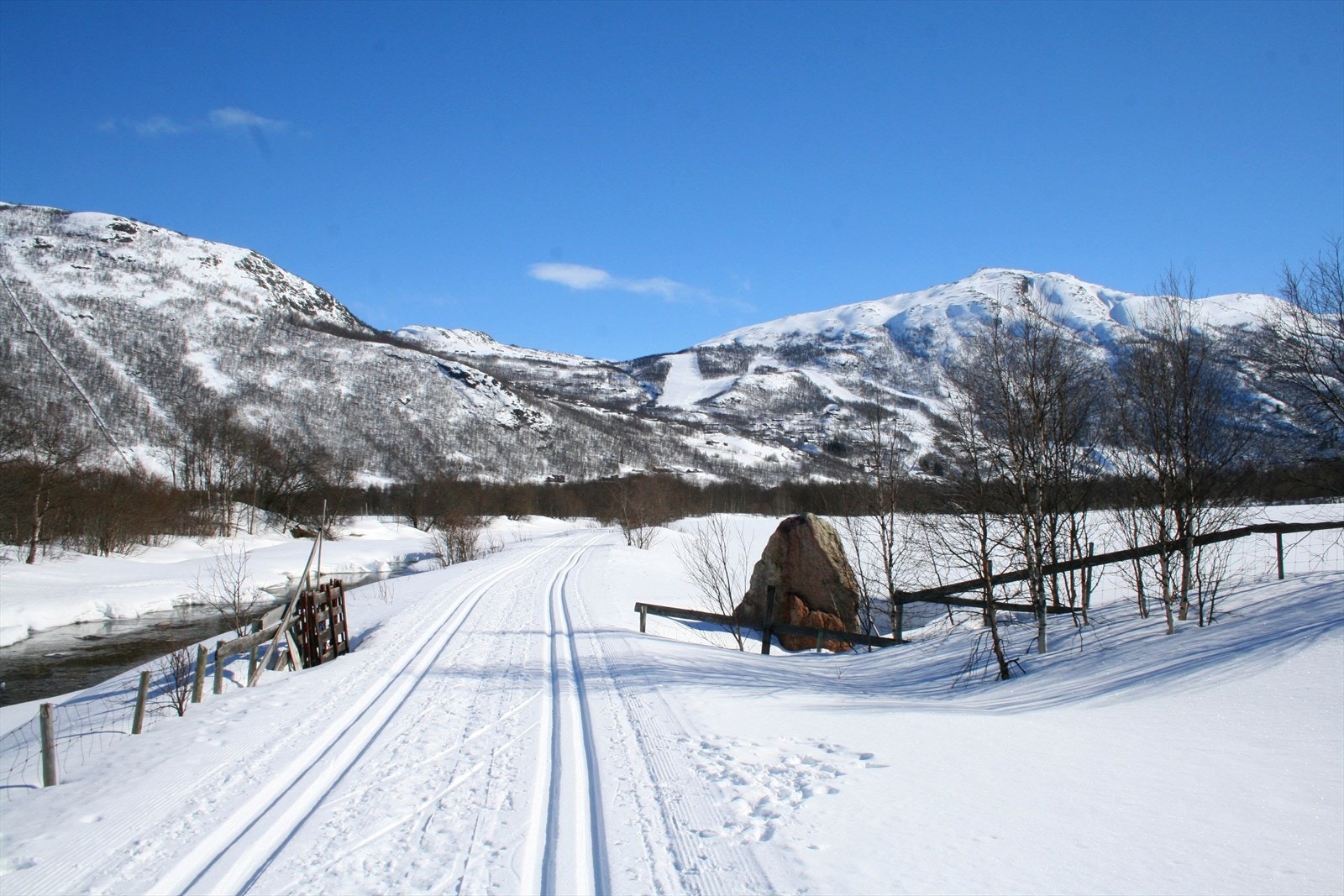 En flott tur i Grøndalen og inn til stølslandskapet Bulien. Denne turen er ikke kupert og en enkel tur der du kan snu når du ønsker. Galleribilde