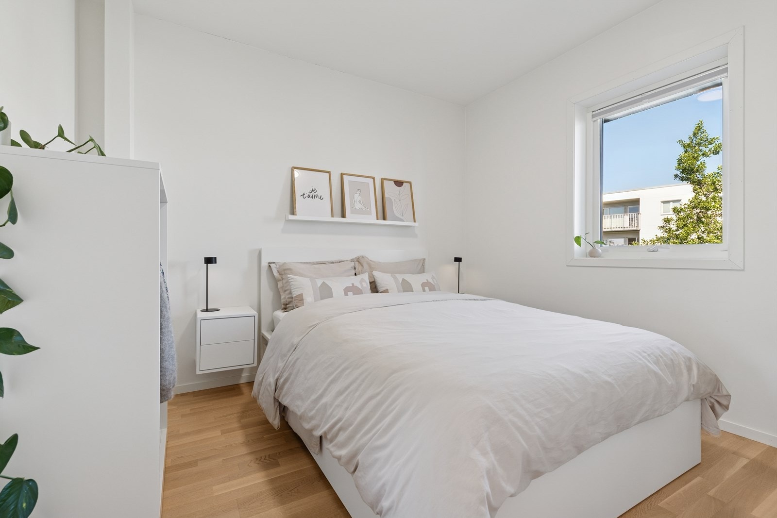 2. etg: Soverom med adkomst fra stue Galleribilde