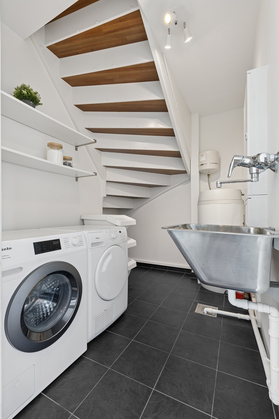 1. etg: Vaskerom Galleribilde