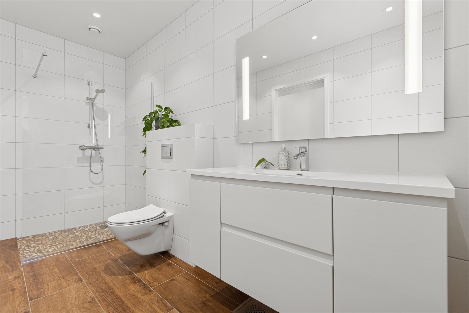 1. etg: Helfliset bad Galleribilde