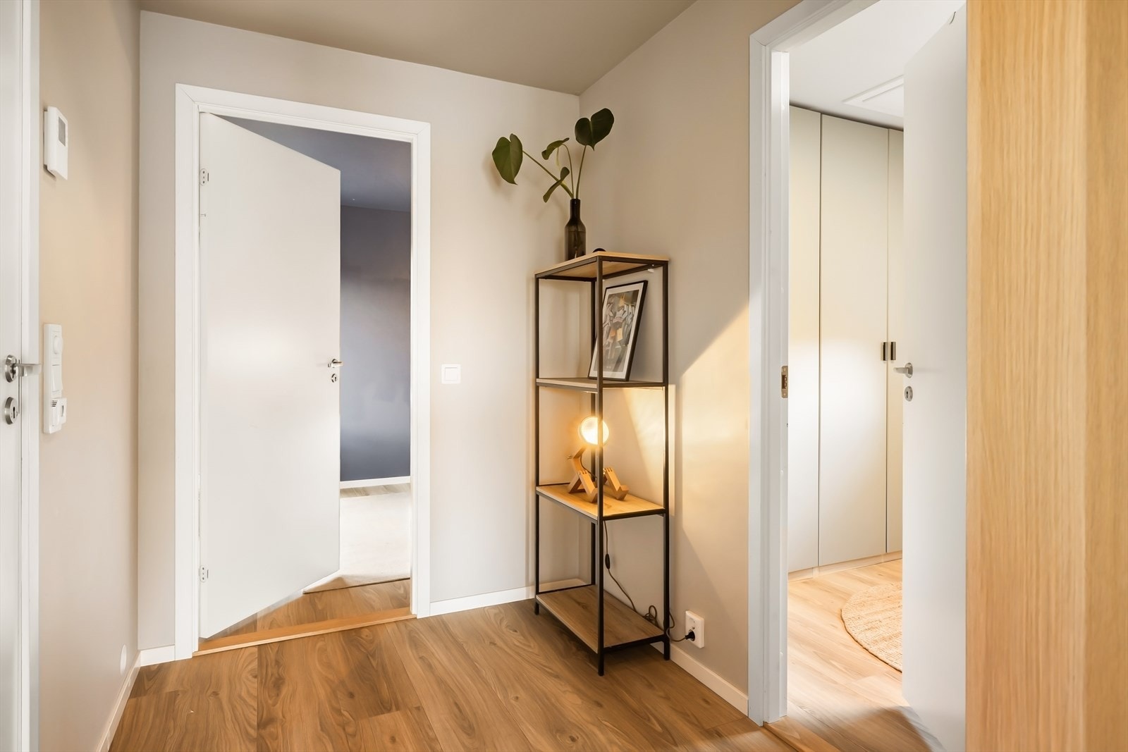 - Boligen er malt i lune, tidsriktige farger som gjør det enkelt for deg å sette ditt eget preg på boligen - Galleribilde