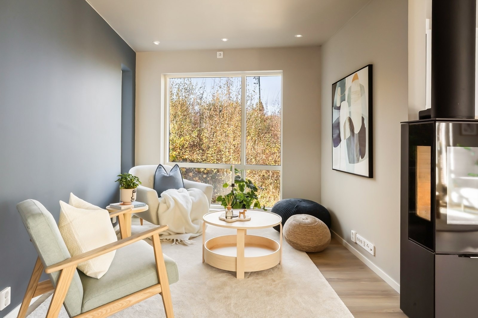 - Stuen har en praktisk utforming som gjør det enkelt å møblere etter eget ønske - Galleribilde