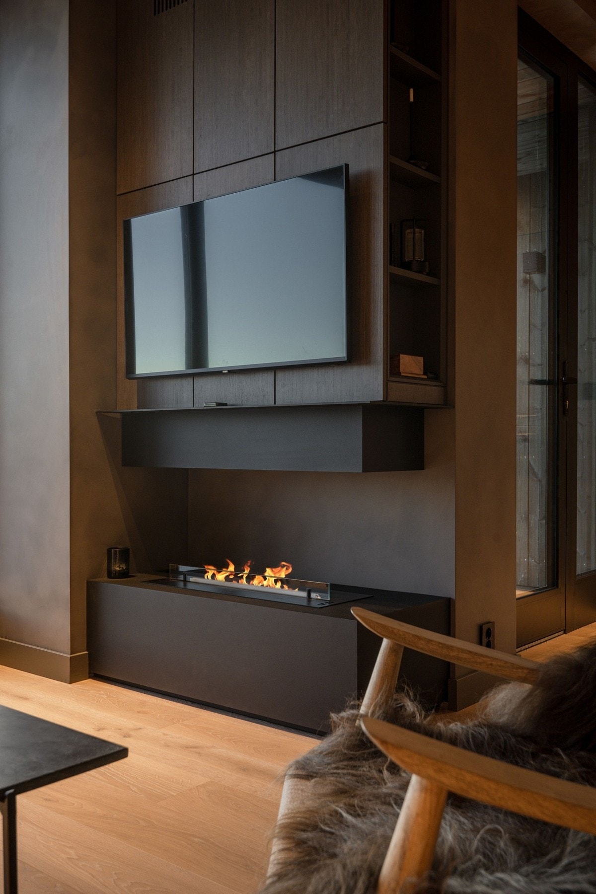 Peisen tilfører varme og en hyggelig atmosfære. Galleribilde