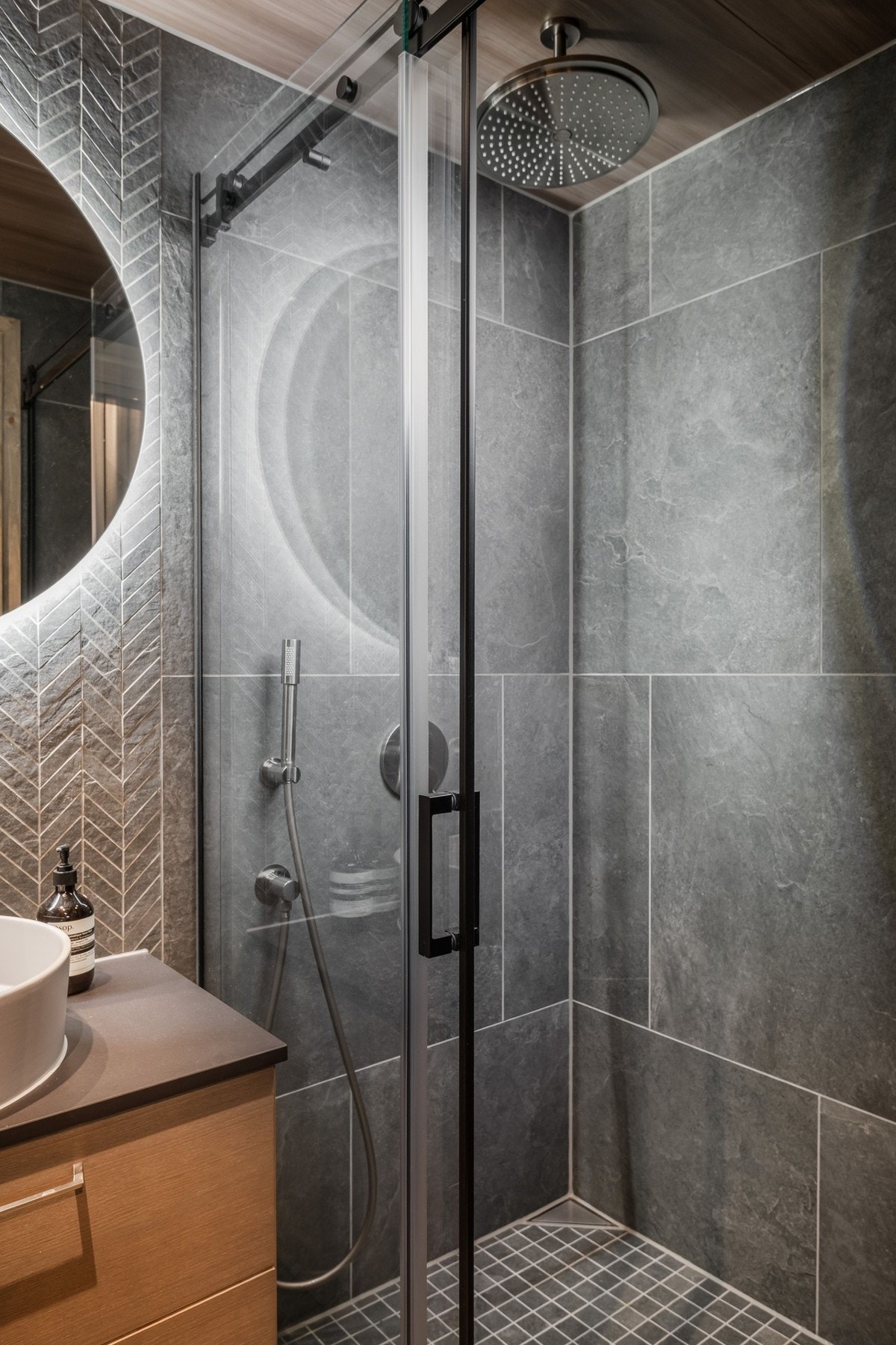 Flislagt dusjhjørne. Galleribilde