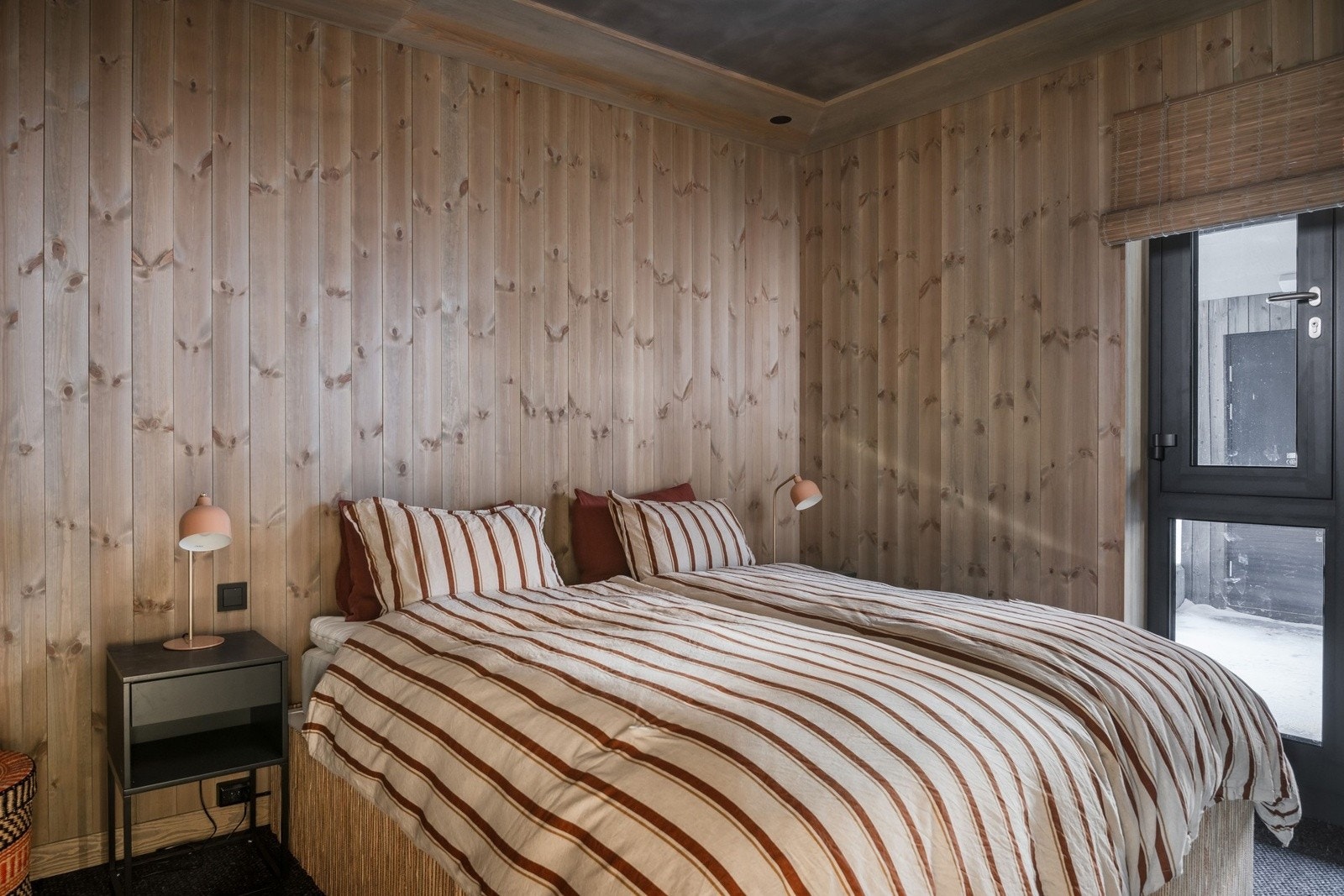 Hovedsoverom med god plass til dobbeltseng og nattbord. Galleribilde