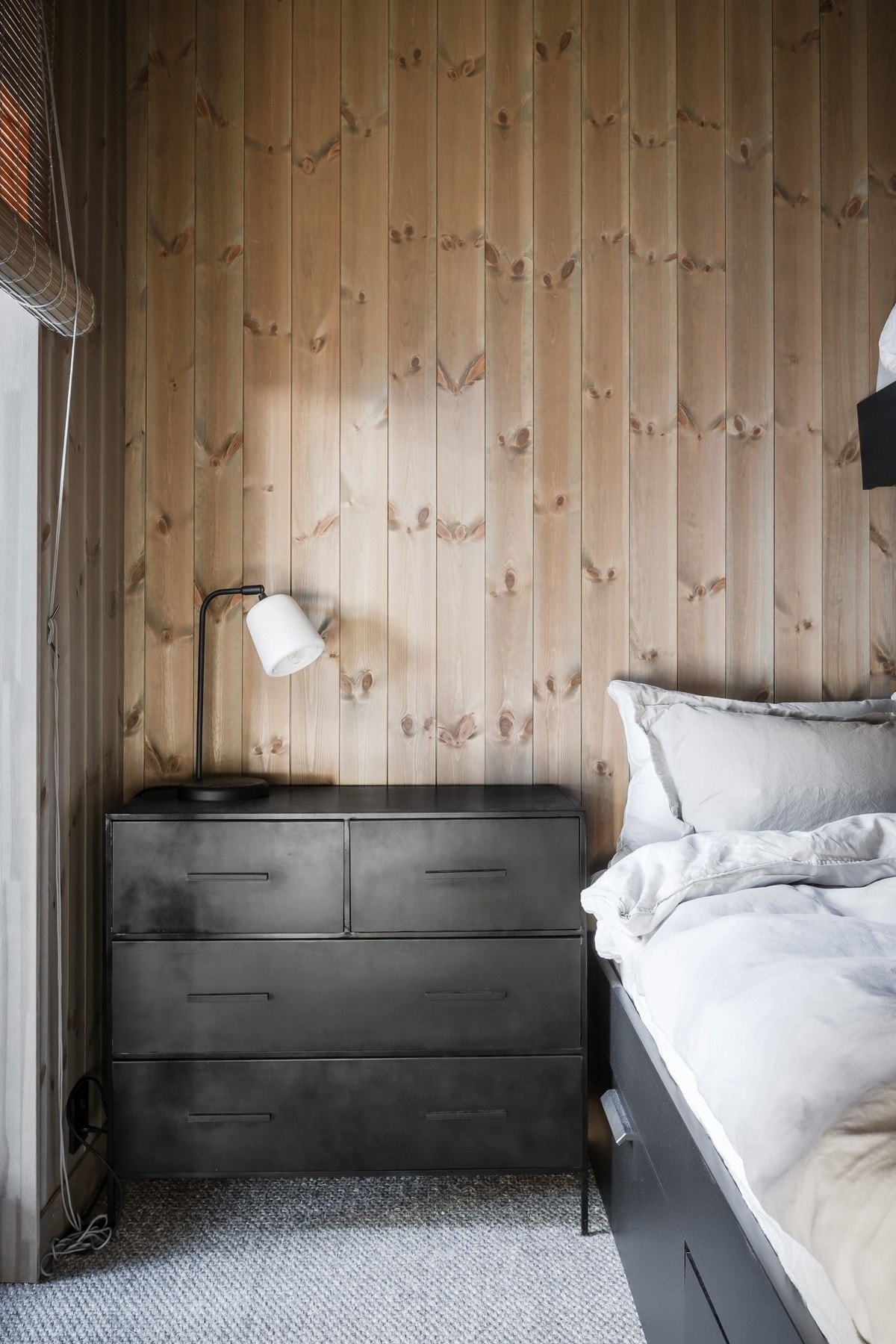 Det er plass til nattbord av god størrelse. Galleribilde