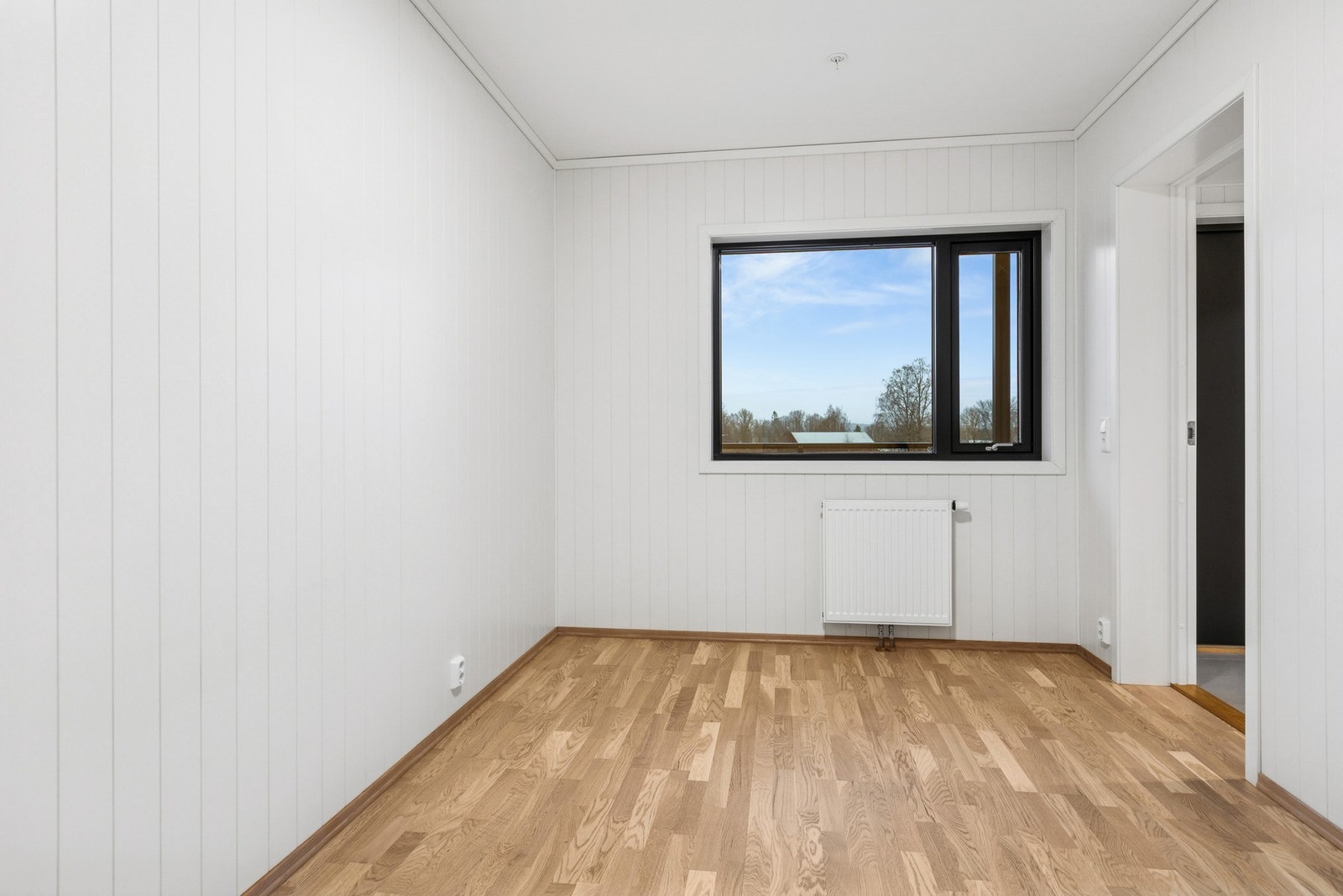 Leiligheten har to gode soverom. Hovedsoverommet har god plass til stor dobbeltseng og garderobeløsning. Galleribilde