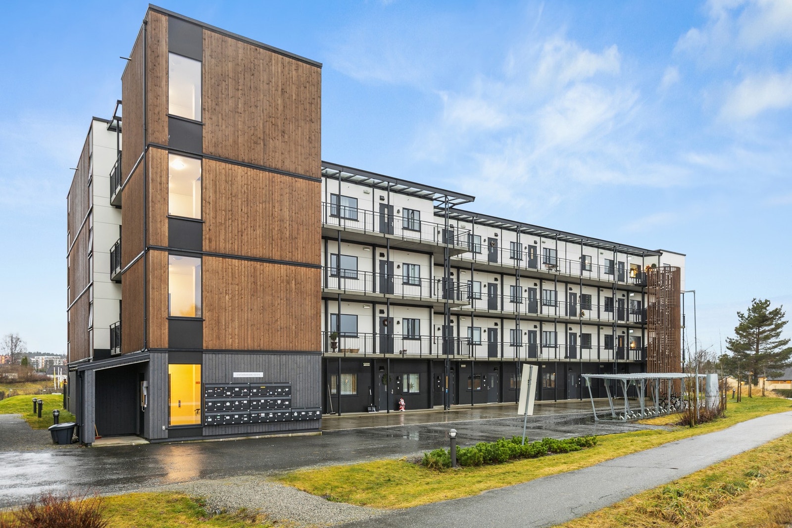 Fasade: Livsløpsstandard - enkel adkomst med heis direkte til 3. etasje. Galleribilde