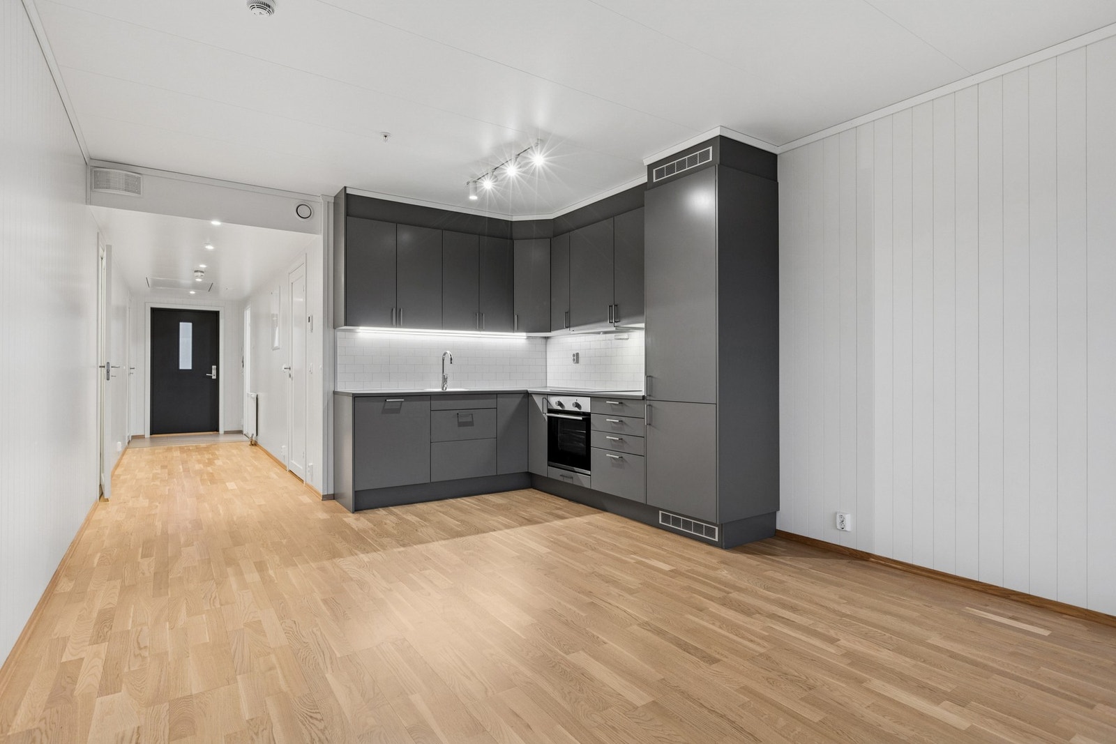 Stue med gode møbleringsmuligheter. Galleribilde