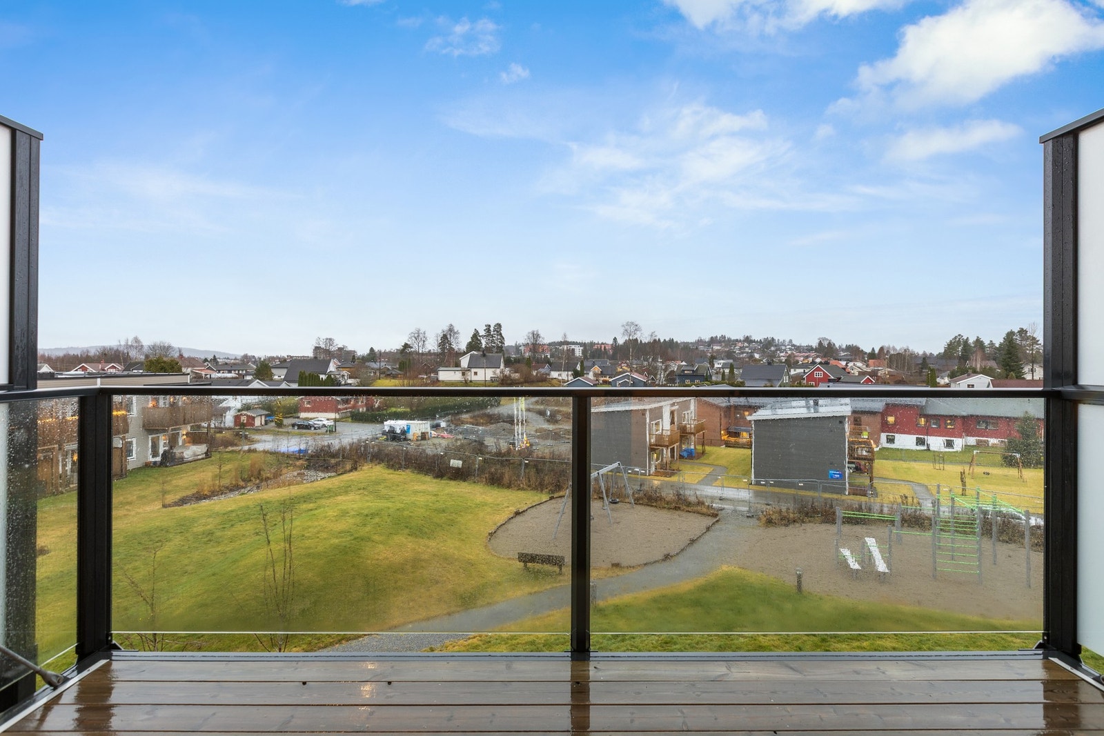 Fra stuen er det utgang til balkong på ca. 9m2 Galleribilde