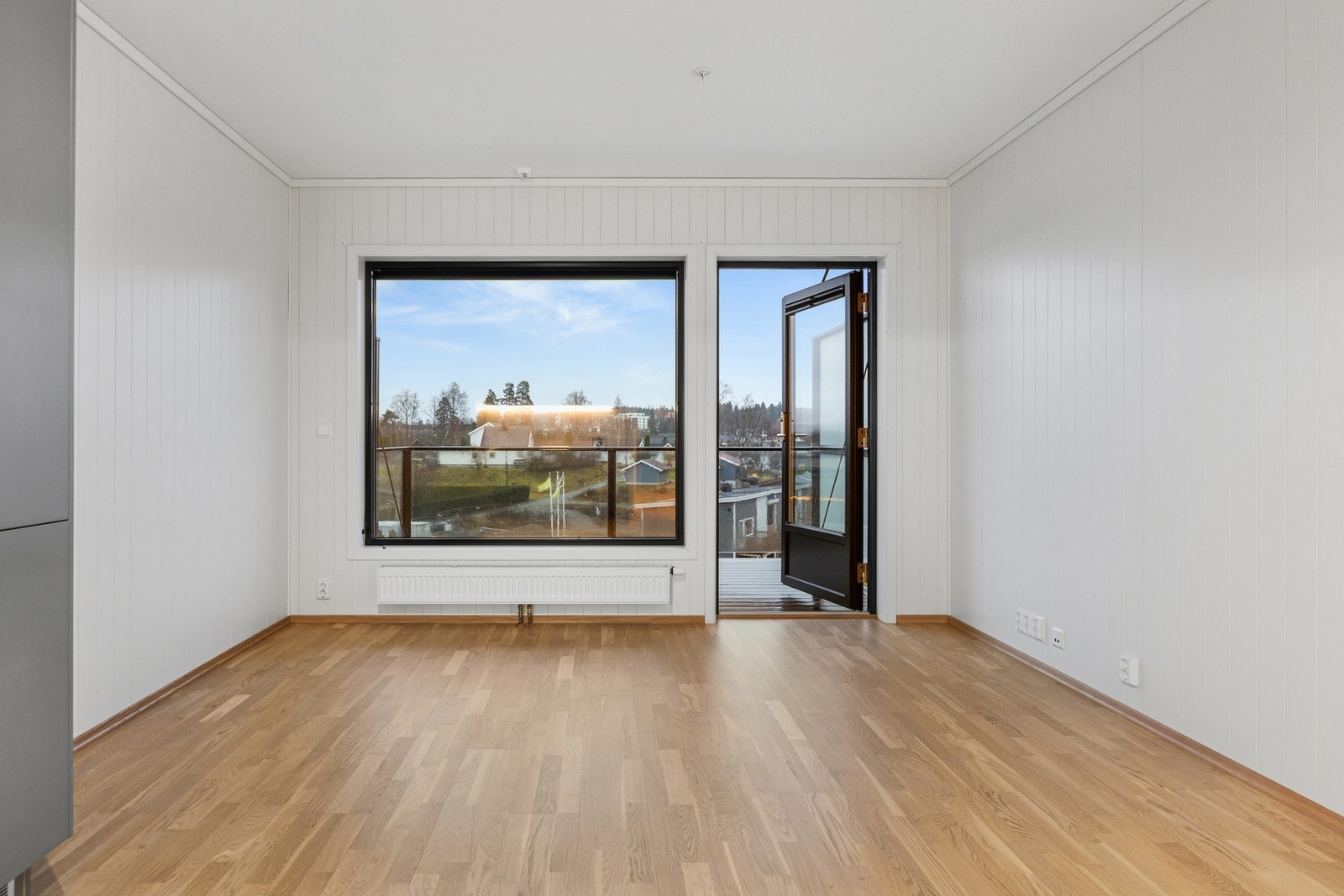 Stuen er lys, luftig og romslig. Galleribilde