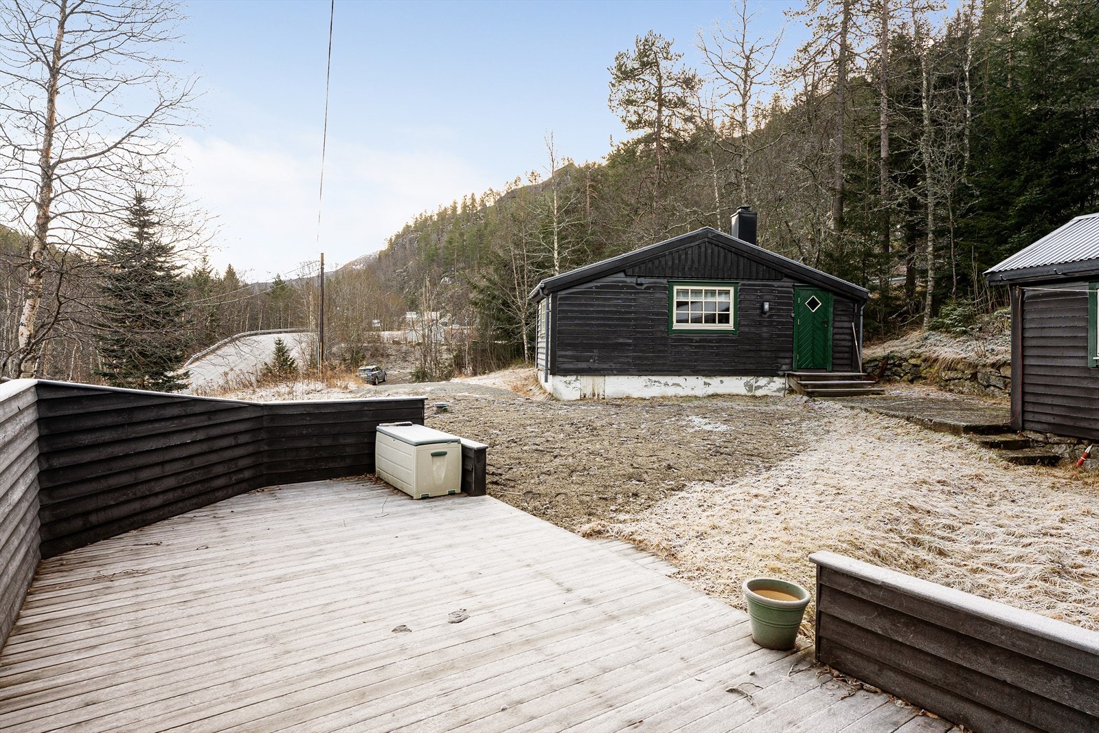 Stor terrasse med gode møbleringsmuligheter Galleribilde