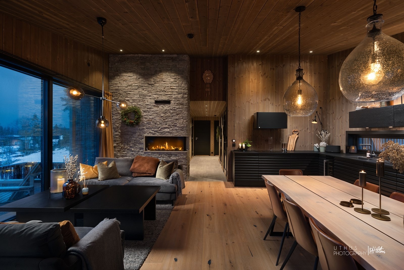 Harmoniske fargevalg og stor takhøyde Galleribilde