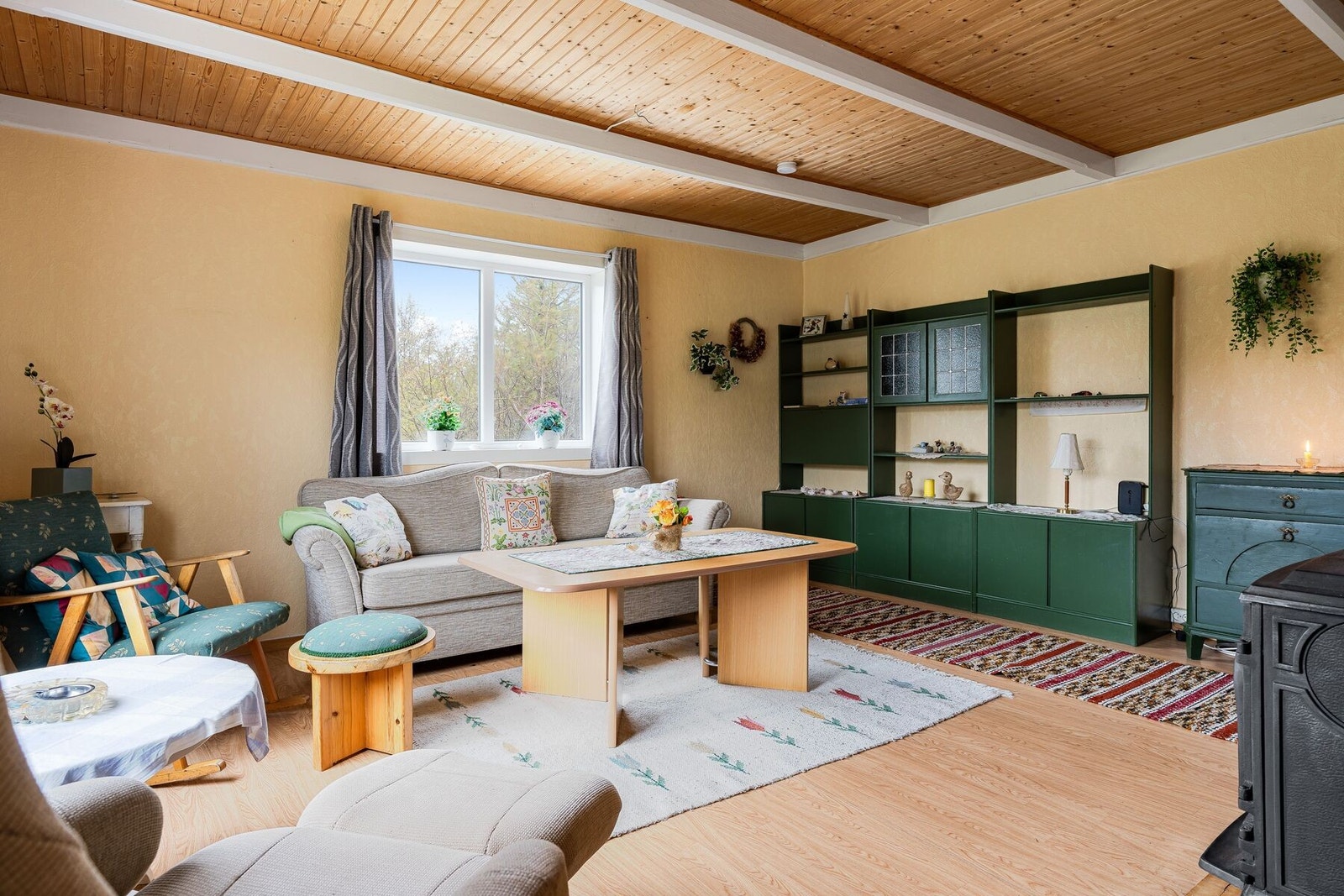 Stor og romslig stue med gode møbleringsmuligheter. Galleribilde